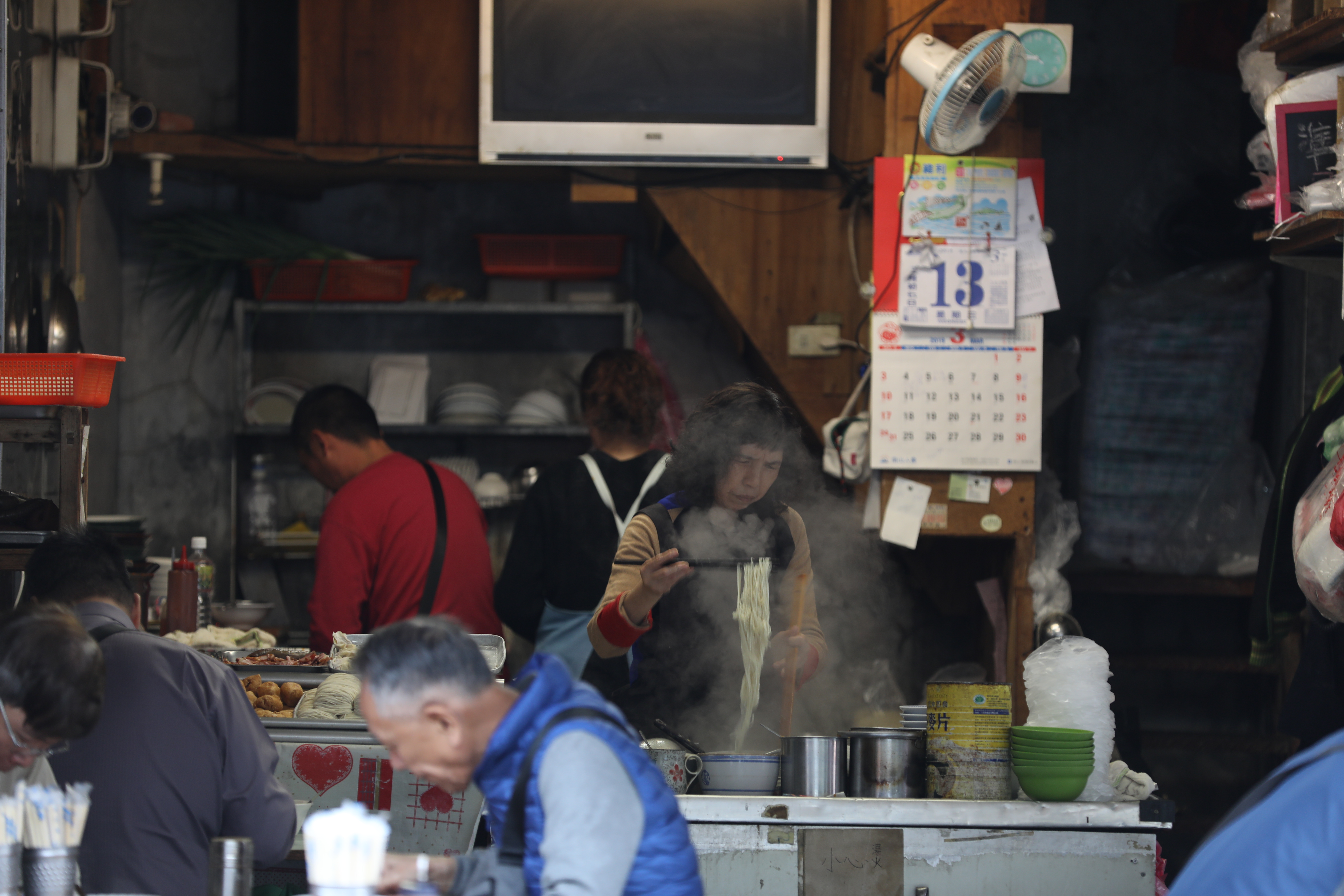 「火生餛飩麵店」保留古早純樸氣質。