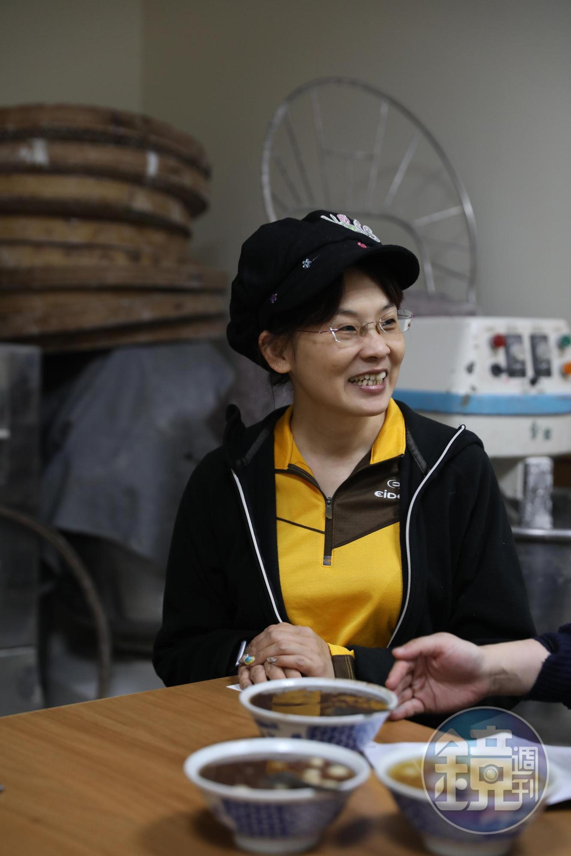 老闆女兒服務時經常笑臉盈盈。