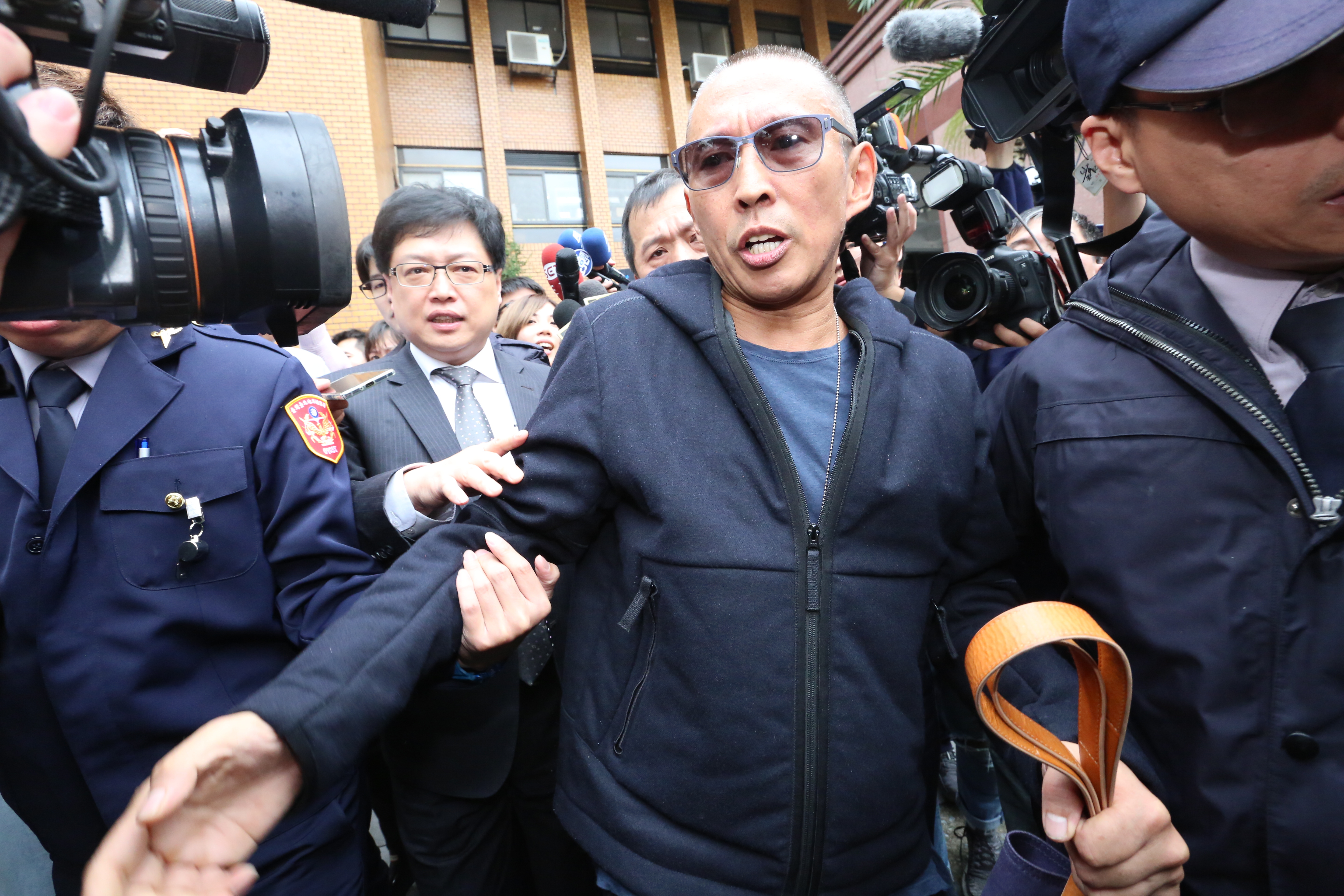 豆導陷性侵疑雲到被起訴，不見演藝圈大腕出來嚴詞批評。