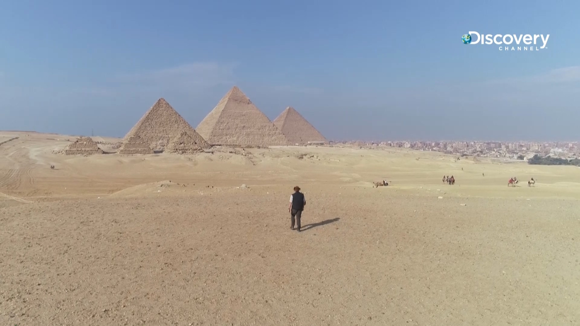 節目聚焦在開羅以南320公里，稱為「明亞」的荒蕪地區，這裡有超大片的地下古墓群出土，被稱作為是25年來埃及最重大的發現。（Discovery頻道提供）