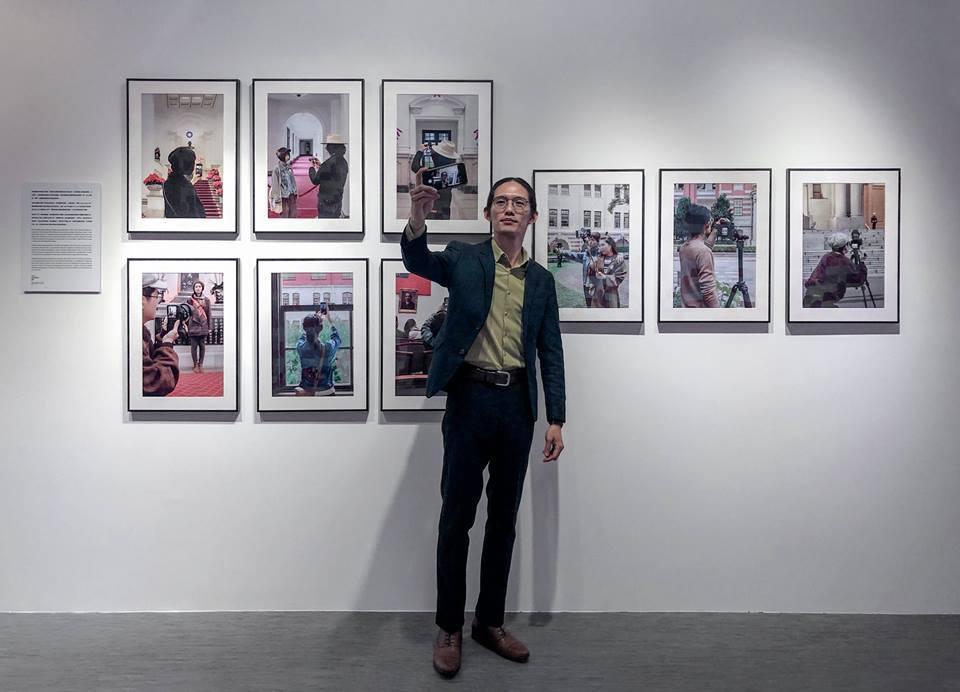 總統府攝影比賽得將名單出爐，PS憲兵圖獲得專業組優選，讓網友全看傻眼。（翻攝自總統府官網）