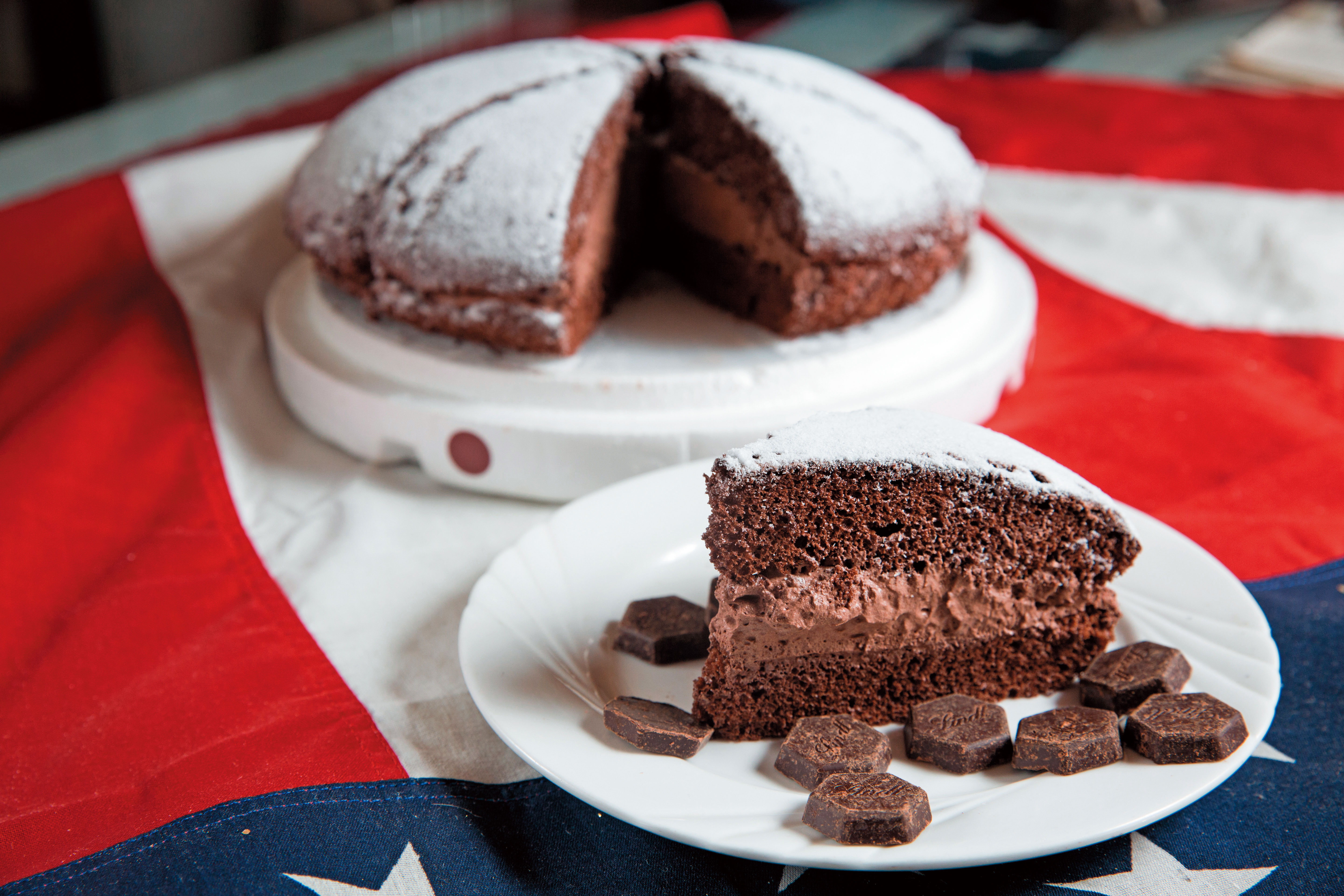 金鈴重出江湖後，推出巧克力波士頓派等新口味。（400元／9吋）