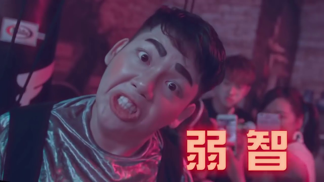 胖虎去年拍攝影片嘲諷館長，慘遭館粉圍剿。（翻攝自胖虎YouTube）