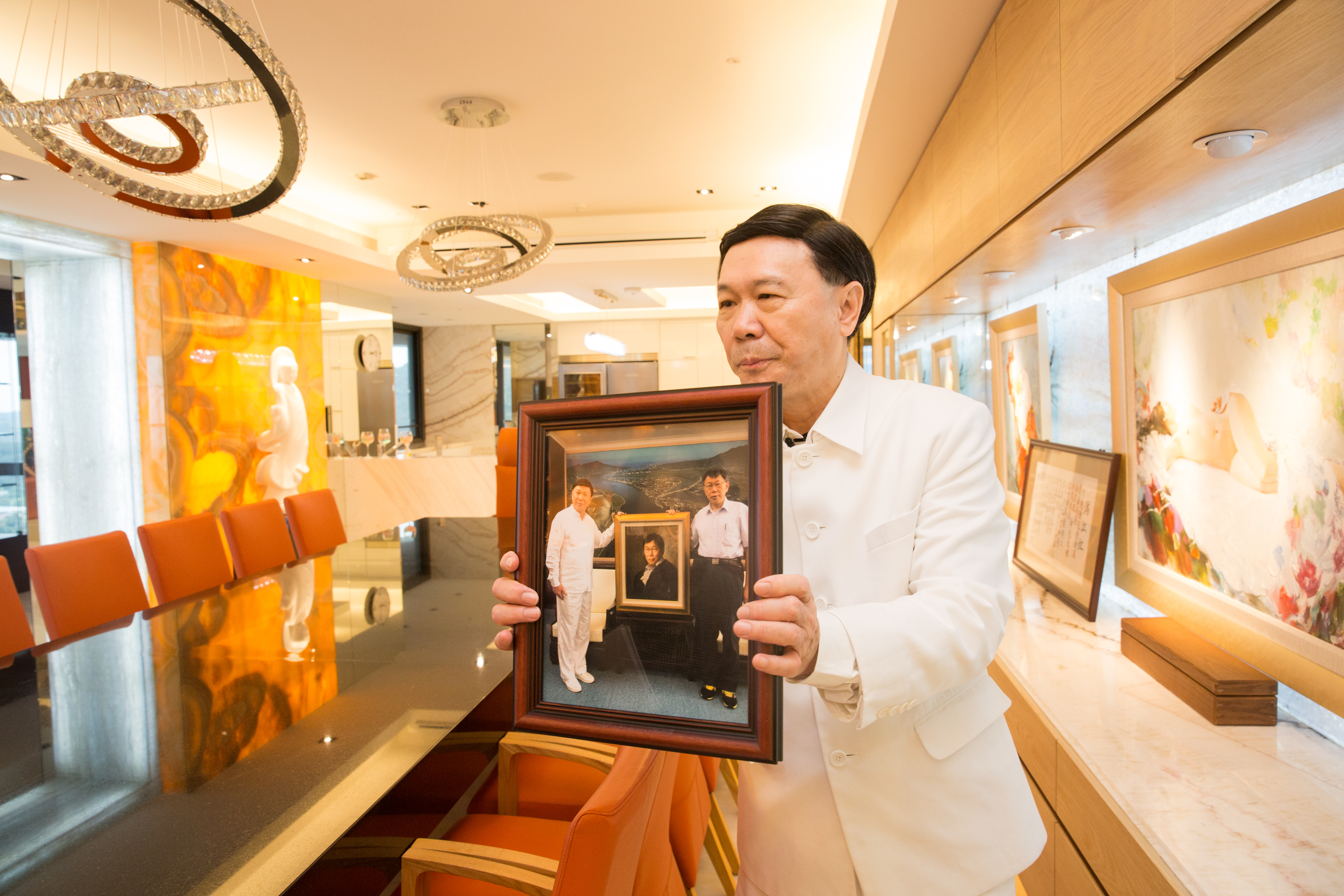 鐵口直言柯文哲會是下一任總統，謝貞德半年前特別找名家畫了幅「柯文哲總統」的油畫。