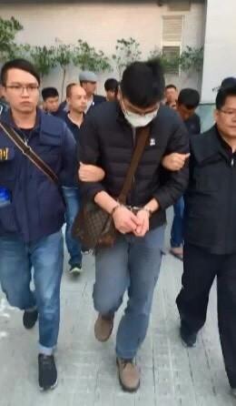 警方逮捕涉嫌交易槍枝的尤姓男子。（翻攝畫面）