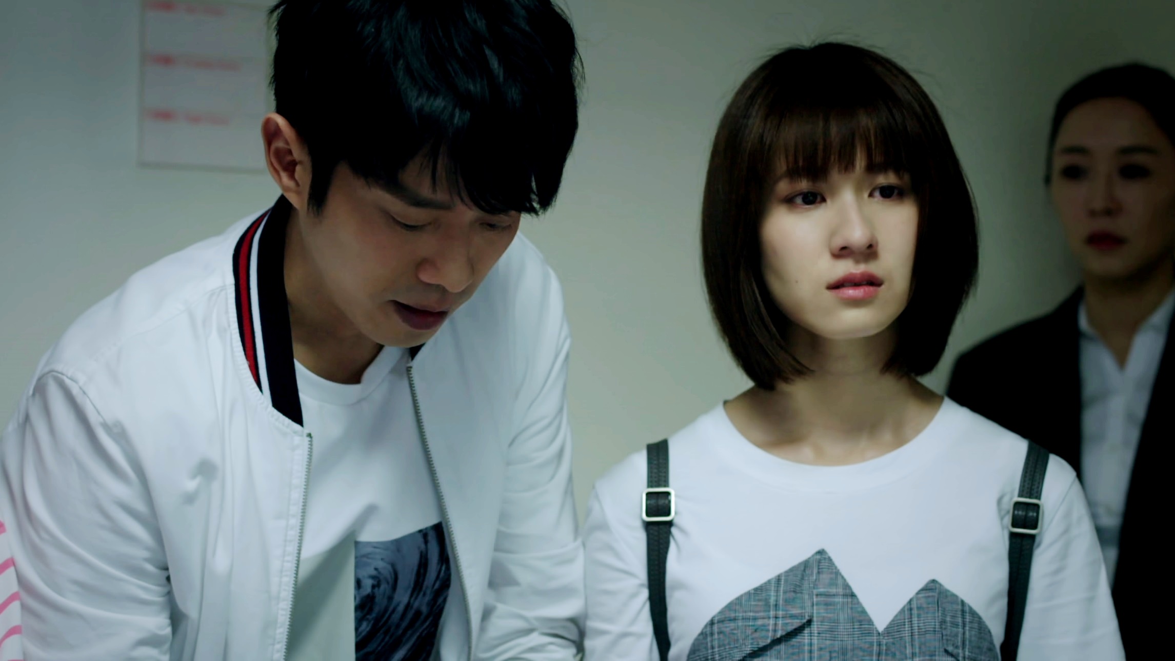 拍攝悲傷的戲但不能哭，連俞涵與張棟樑都忍到快內傷。（三立提供）