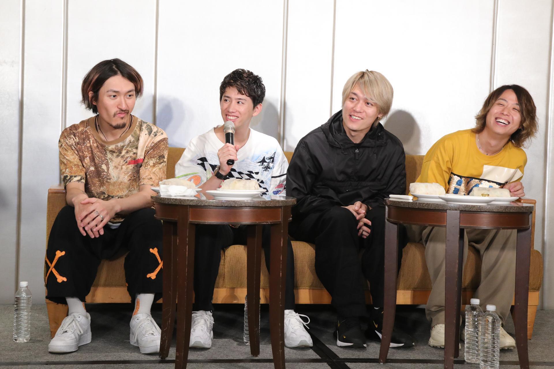 ONE OK ROCK被問到日本宣布新年號「令和」，若他們自己取年號會想取什麼名字，團員大笑：「這題太困難了！」（華納唱片提供）
