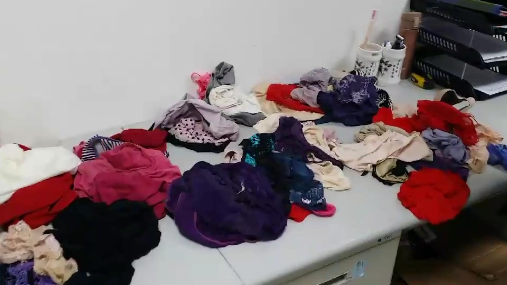 警方在鄭男家中發現數十件內衣褲。（翻攝畫面）