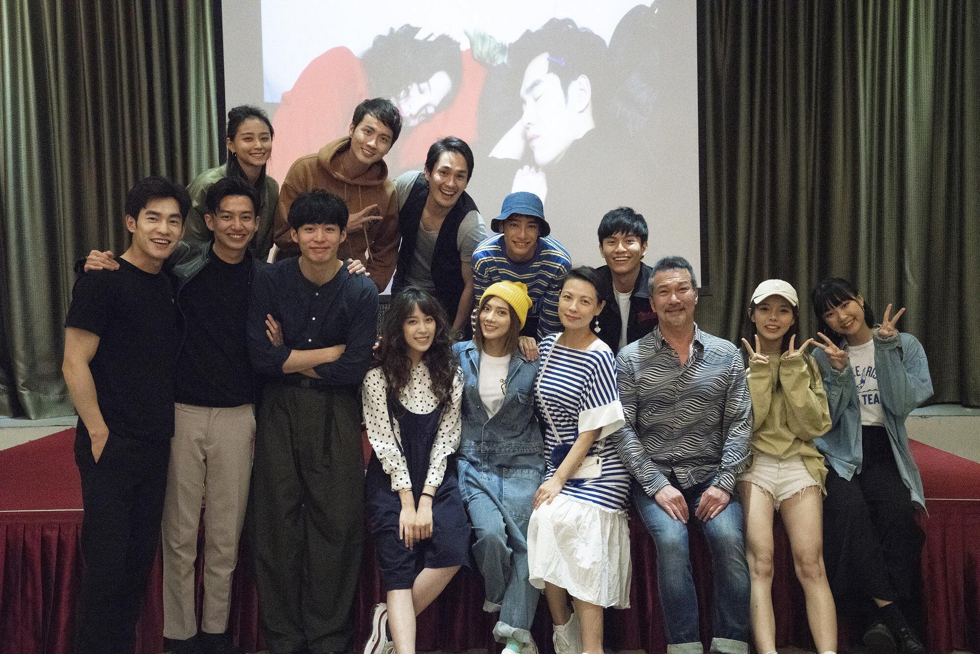 奇幻愛情喜劇《腦波小姐》昨（5日）舉行殺青酒，主演張書豪、歐陽妮妮、蔡黃汝（豆花妹）、張捷、黃仲崑、陳孝萱等演員熱鬧出席。（麗象影業提供）