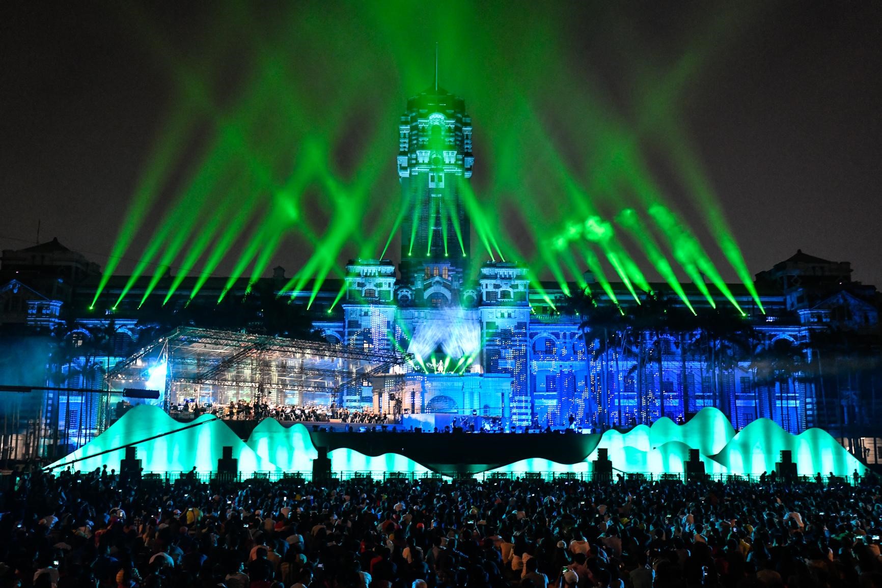 2019總統府音樂會打造出夢幻華麗的視覺場景，吸引3萬人同場欣賞。（文化總會提供）