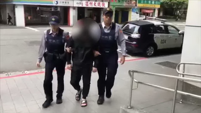 警方將糾眾滋事的連姓男子等5人帶回警局說明。(警方提供)