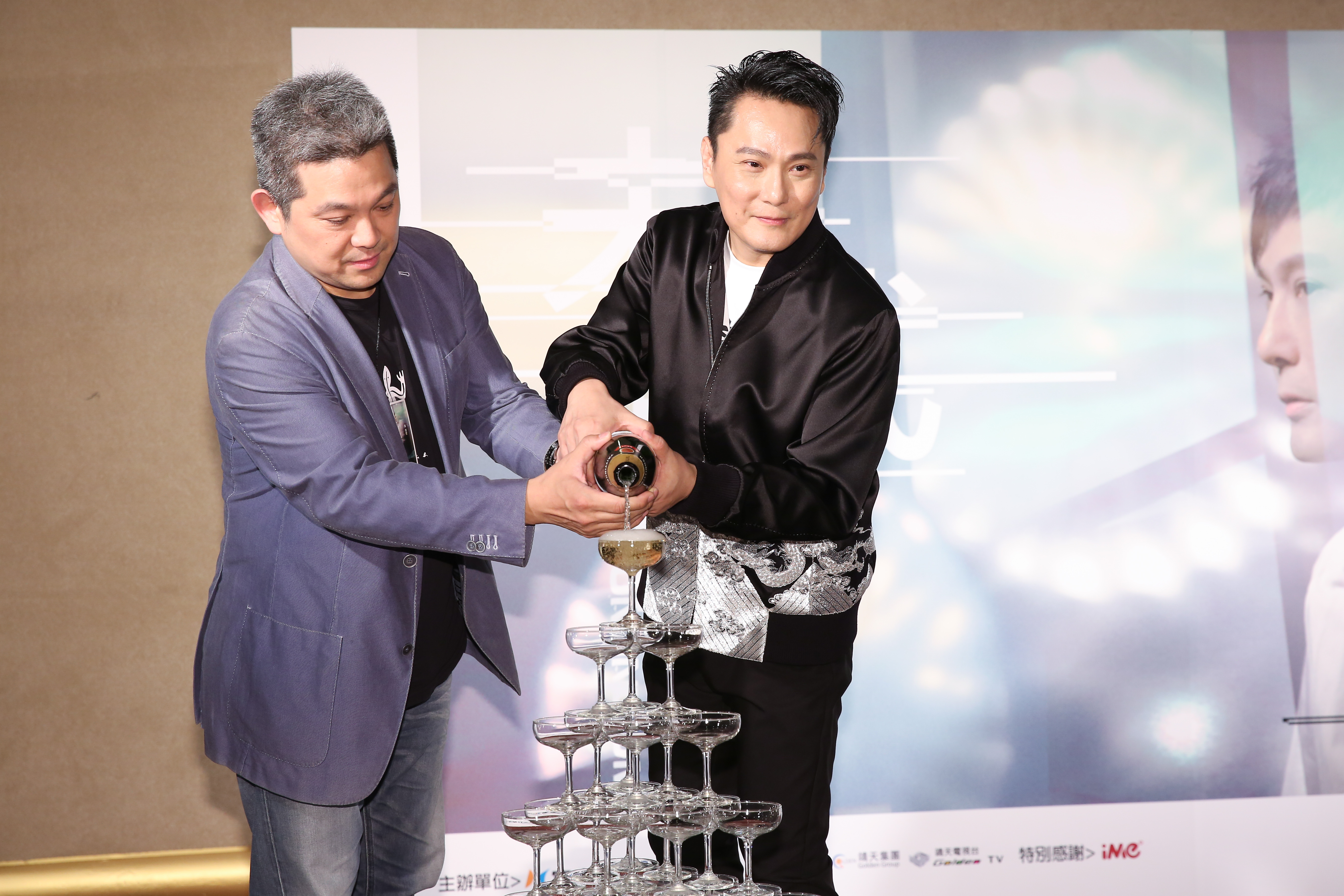 張信哲演唱會腳步不停,結束台北場,將轉往廣州演出,自己不喊累,反而心疼工作人員。