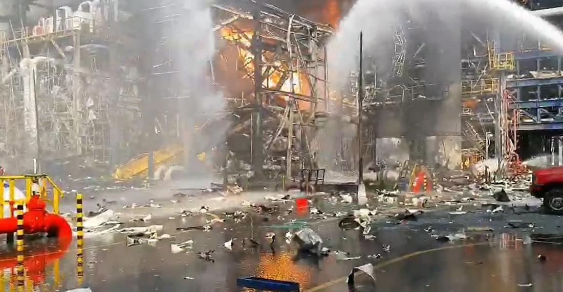 雲林縣麥寮鄉六輕工業區7日發生爆炸案，爆炸威力驚人。（本刊讀者提供）