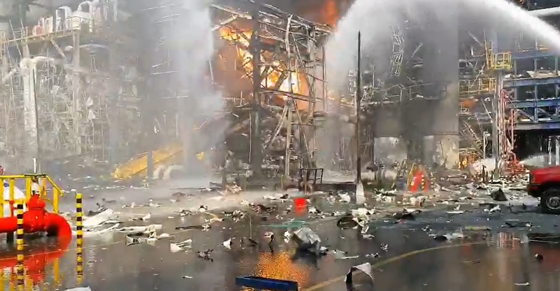 雲林縣麥寮鄉六輕工業區7日發生爆炸案，爆炸威力驚人。（本刊讀者提供）