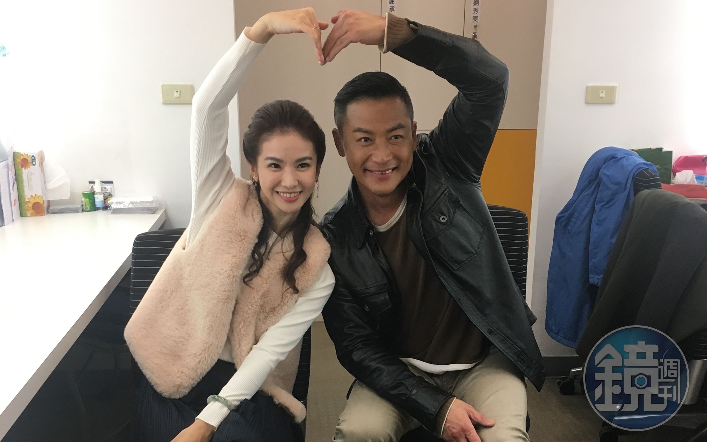 江宏恩在戲裡與人妻陳曉菁有不少親密鏡頭，戲外兩人交情也不錯。（三立提供）