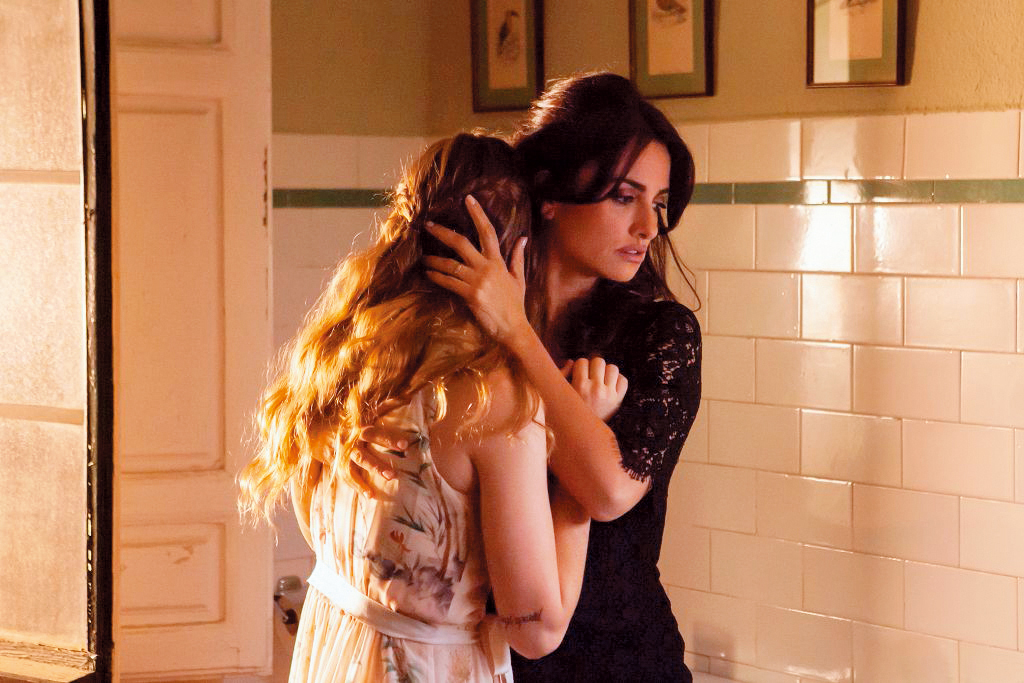 潘妮洛普克魯茲飾演的女子因為女兒遭綁架，家族多年的祕密也因而浮出檯面。（車庫娛樂提供）