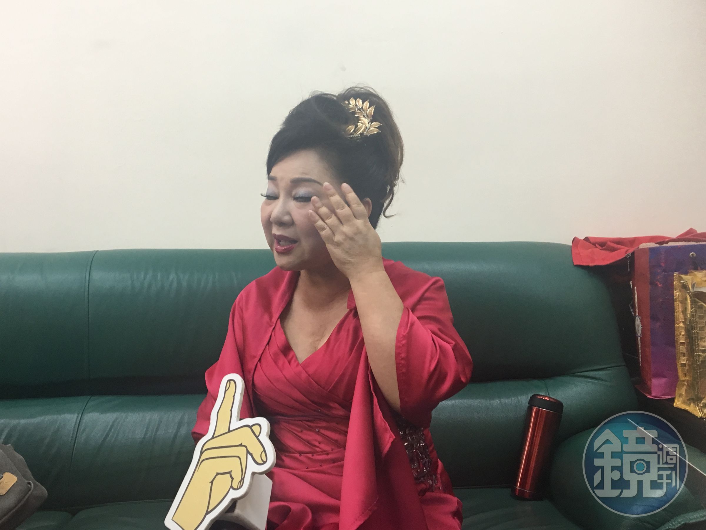白冰冰說起女兒白曉燕的事情仍忍不住拭淚。