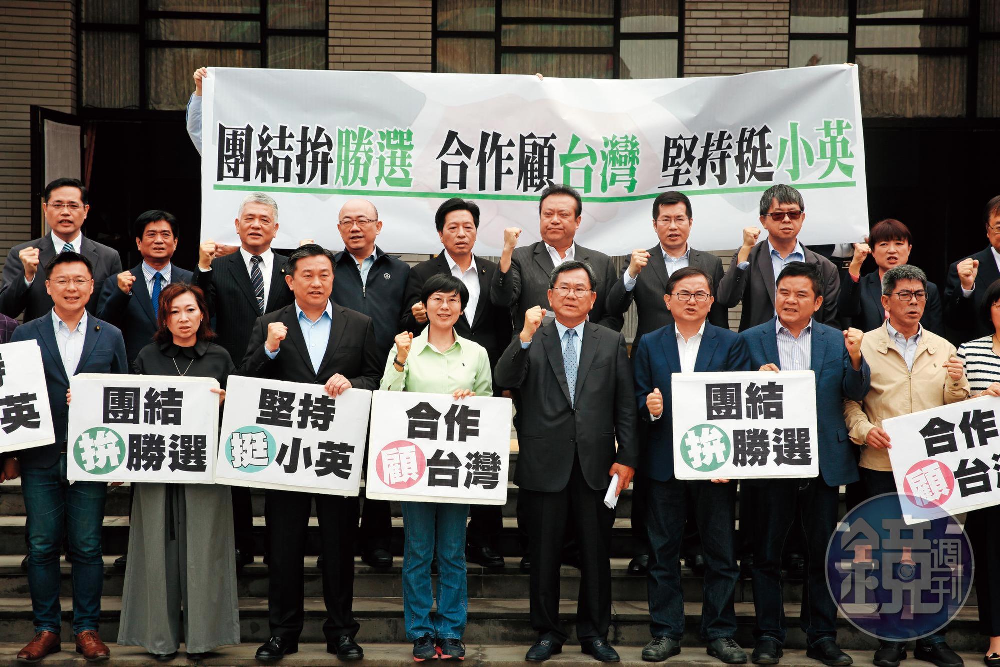 超過3成民進黨中執委已公開表態支持蔡英文連任。圖為英系立委陳明文上月在立法院發起挺英連署。