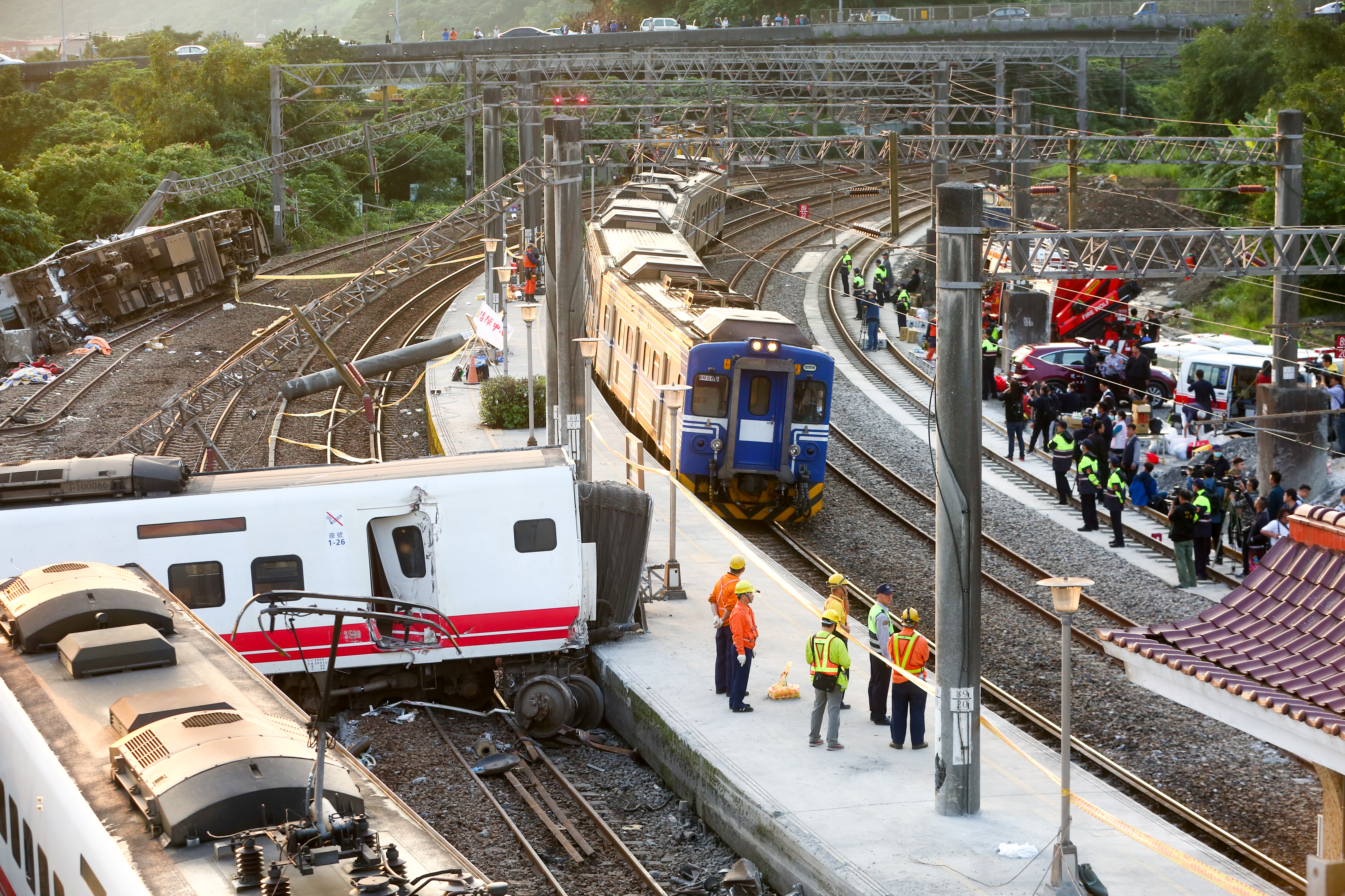 台鐵普悠瑪去年10月翻車造成18人死亡。