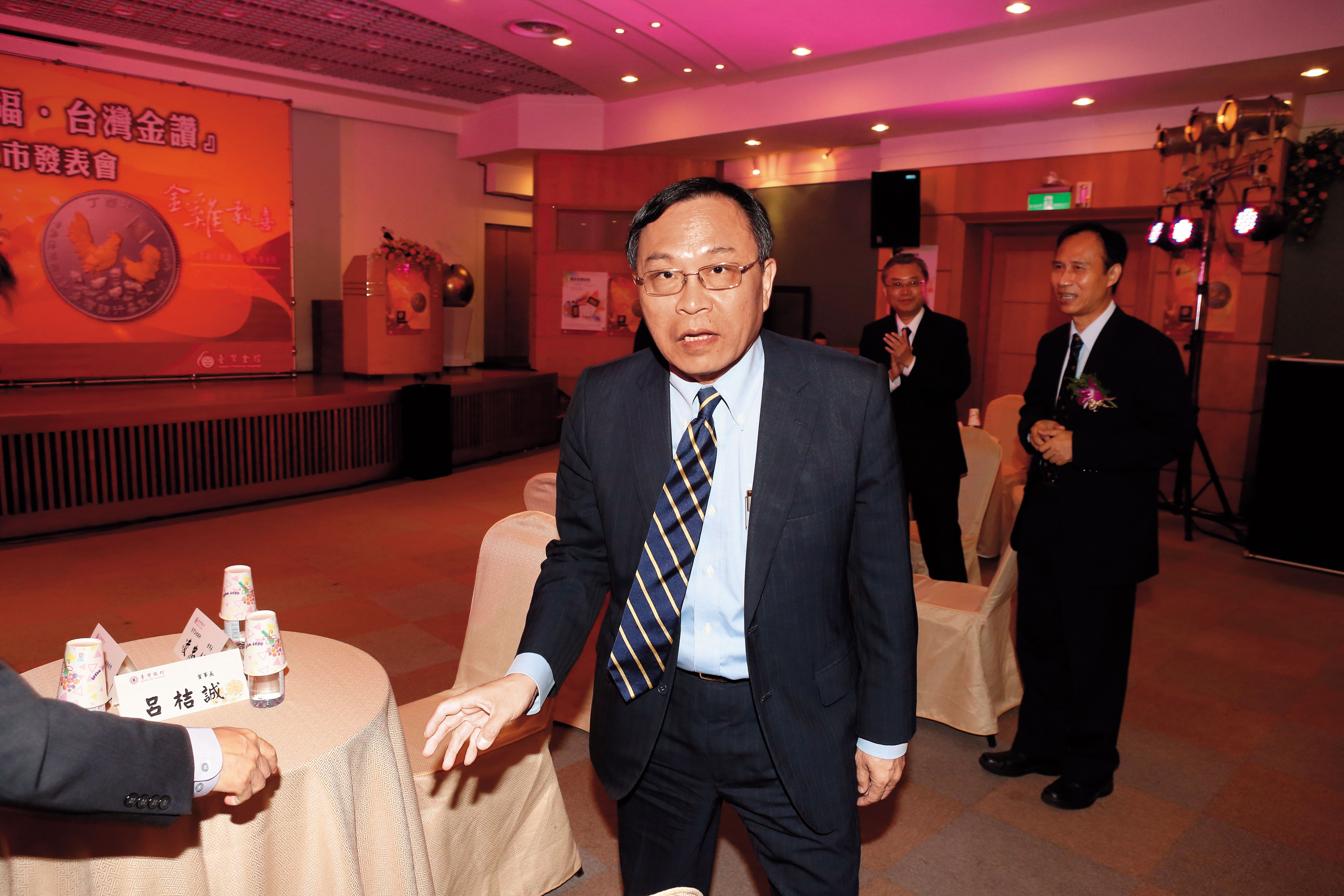 台銀遭獨董質疑授信品質惡化以及總稽核異動過於頻繁等問題，行庫高層認為董事長呂桔誠應該負最大責任。