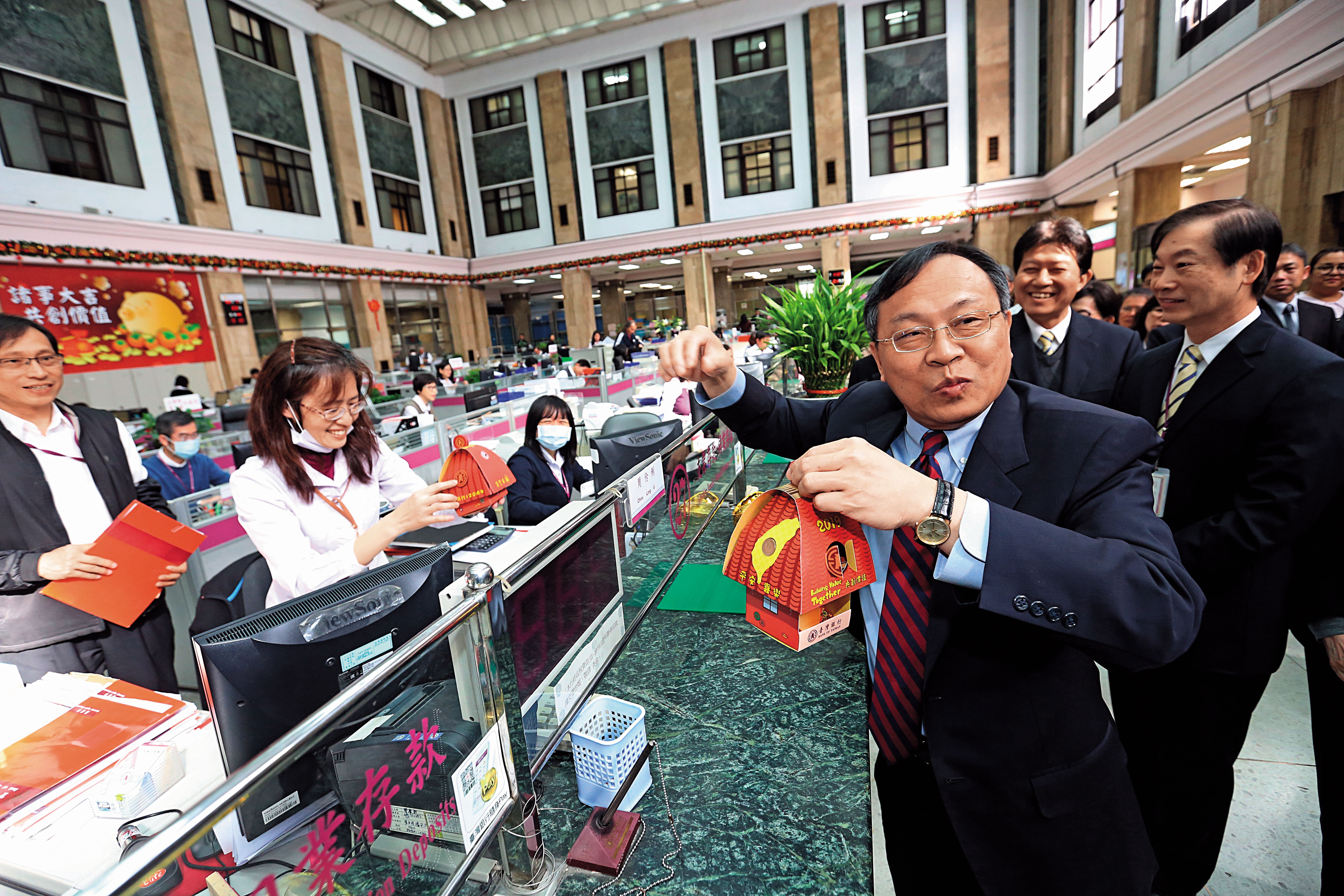 過去台銀在淨值、存款以及放款餘額，都高居同業之冠，如今出現鉅額呆帳，讓呂桔誠壓力很大。