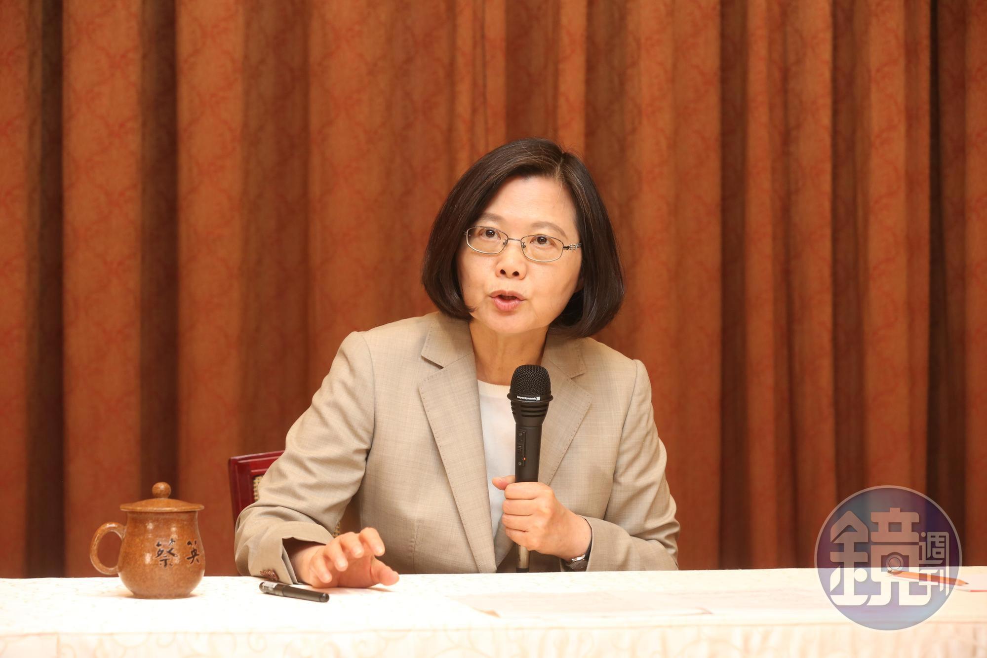 總統蔡英文今(9日)透過直播說明自己對初選的態度,並表示不怯戰,重點是大選要贏。
