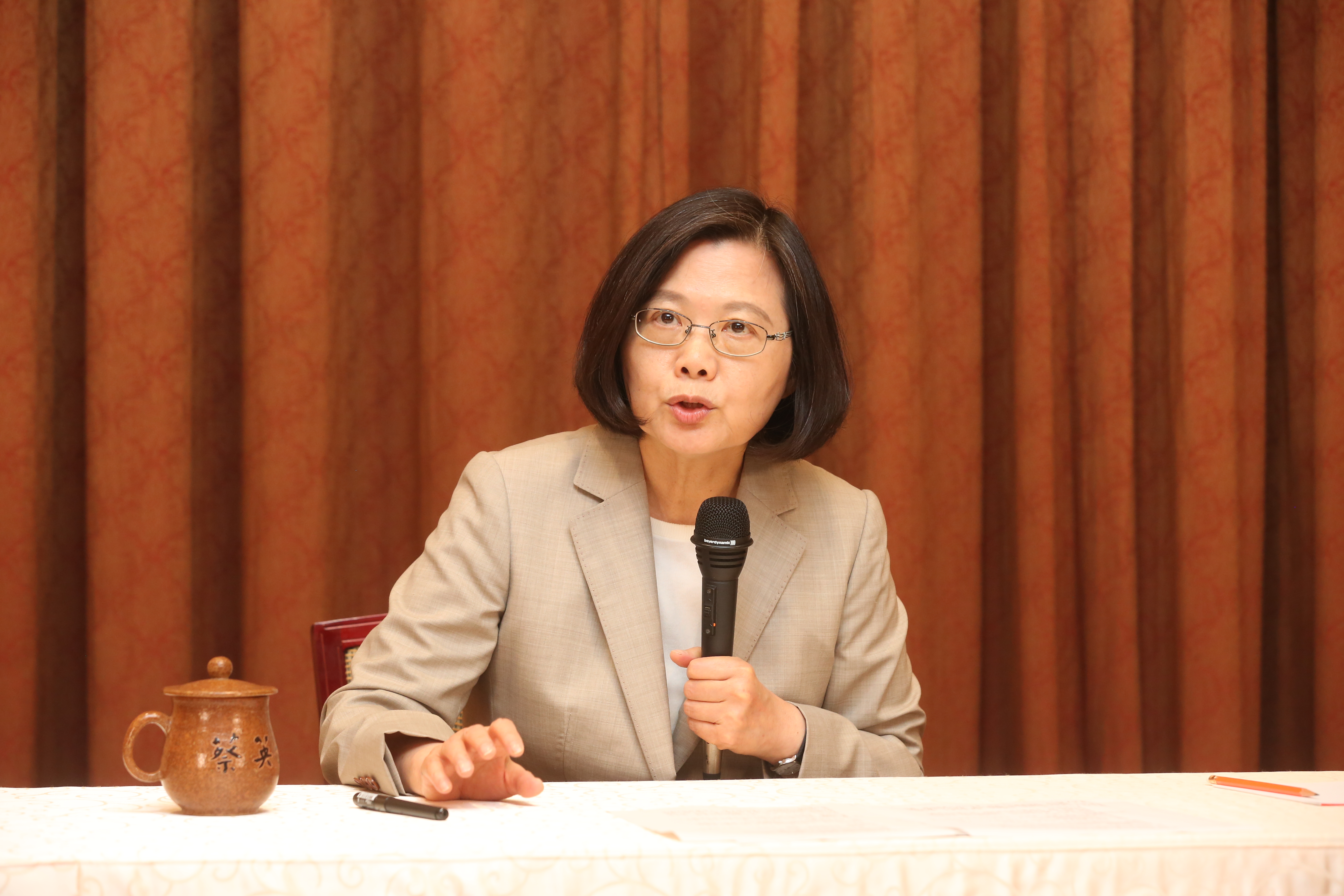 總統蔡英文今（9日）透過直播說明自己對初選的態度，並表示不怯戰，重點是大選要贏。