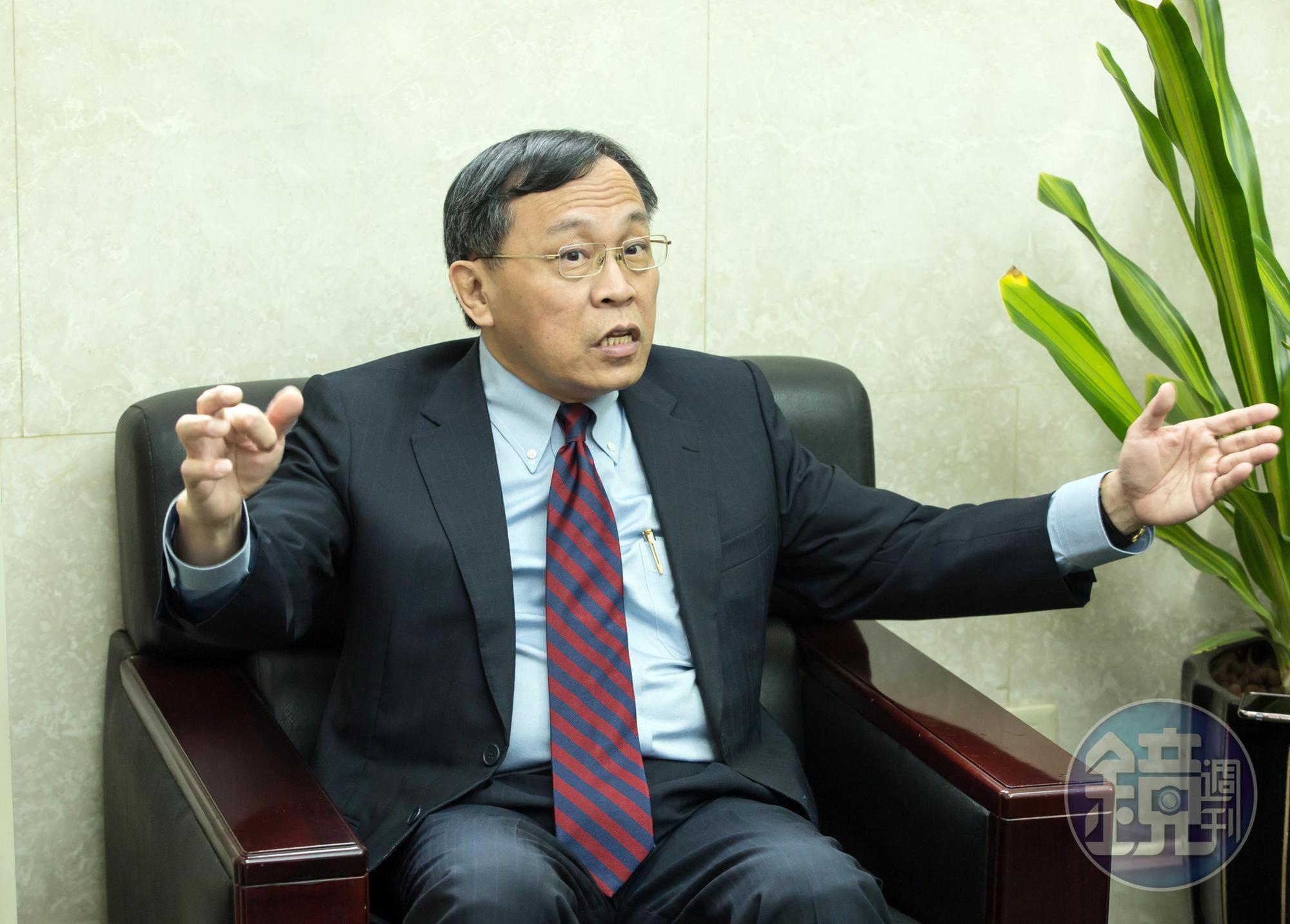 呂桔誠在2006年曾擔任5個多月的財政部長，在他任職財長期間，爆發時任立委杜文卿夾帶20條未稅香菸闖關遭到海關官員要求查驗爭議。