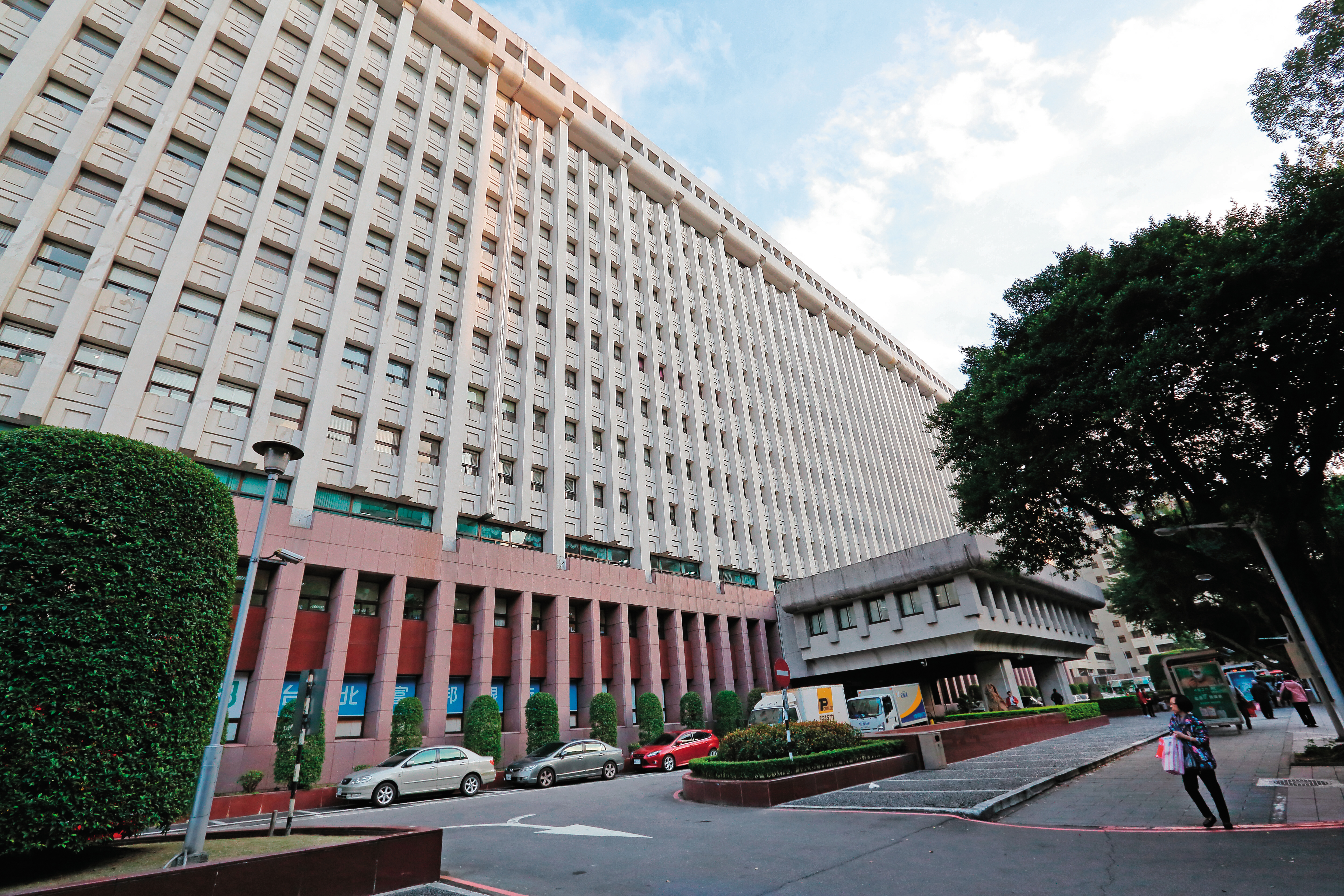 台塑集團總部在王永慶過世後，仍透過國內外的基金會及信託基金控管集團事業，集團市值上兆元。