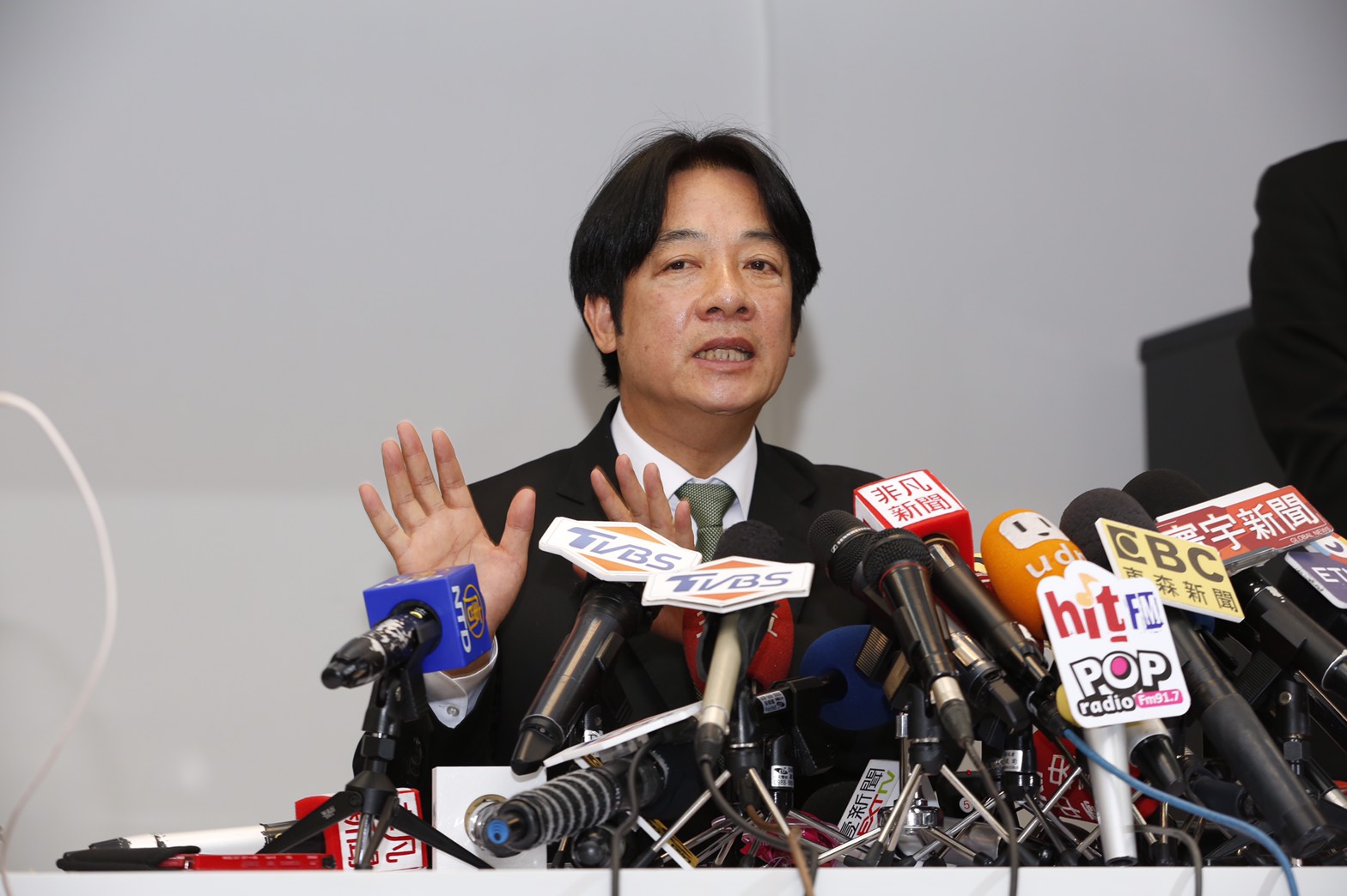 民進黨總統黨內初選候選人賴清德下午開記者會希望初選期程不要延後。