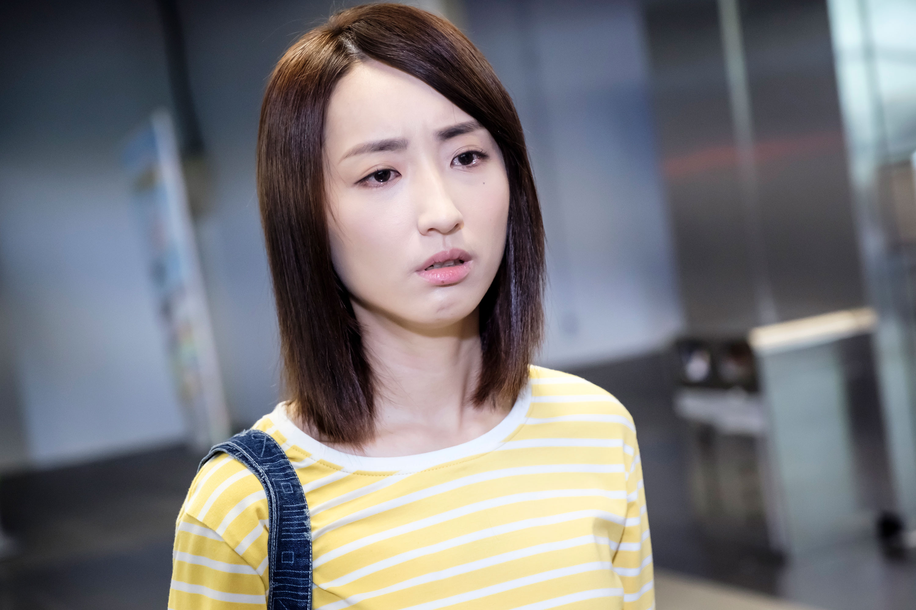 柯佳嬿留起及腰長髮，和張書豪回到大學時期。（歐銻銻娛樂提供）