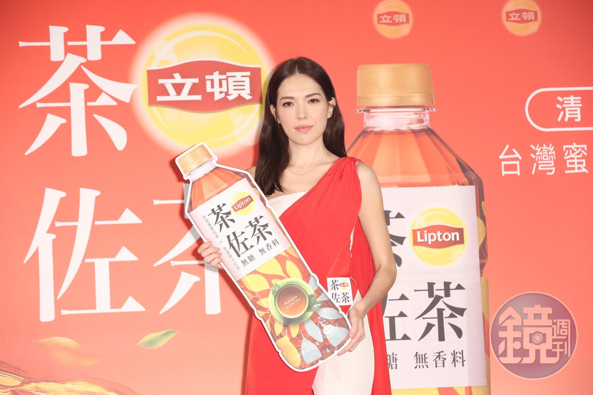 繼阿部寬、金城武等男神紛紛代言茶品飲料後，這次輪到許瑋甯出馬代言茶品。