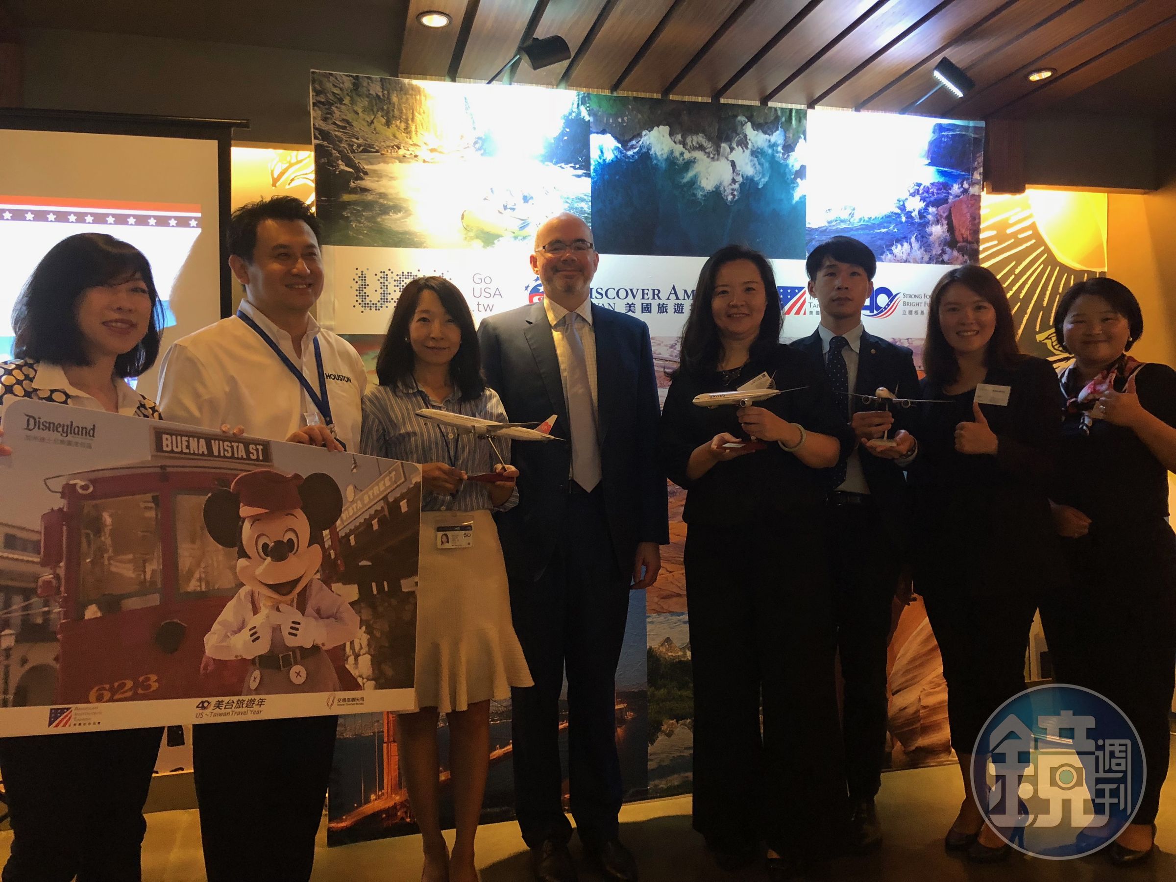 美國攝影比賽由各航空公司與不同單位參與，提供豐富獎項。