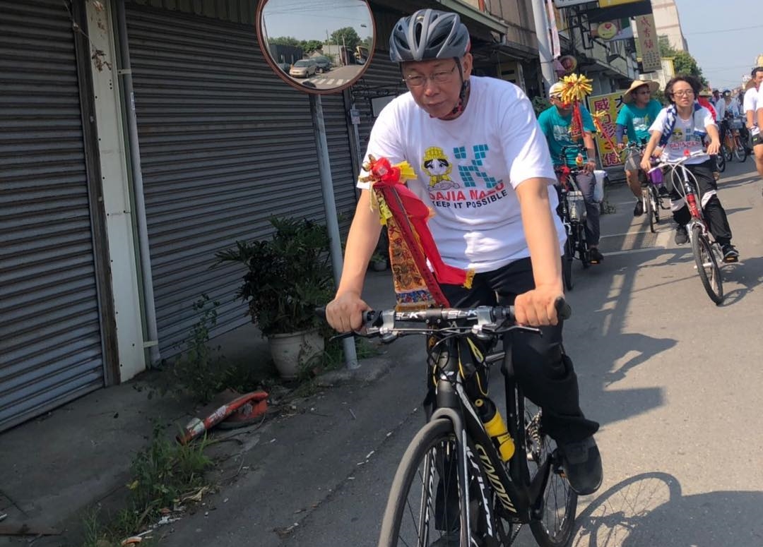 對於柯文哲持續隨媽祖遶境，台北市議員王世堅呼籲，「趕快結束鬧劇，沒有人會在意，不要這麼勉強。」（翻攝自柯文哲IG）