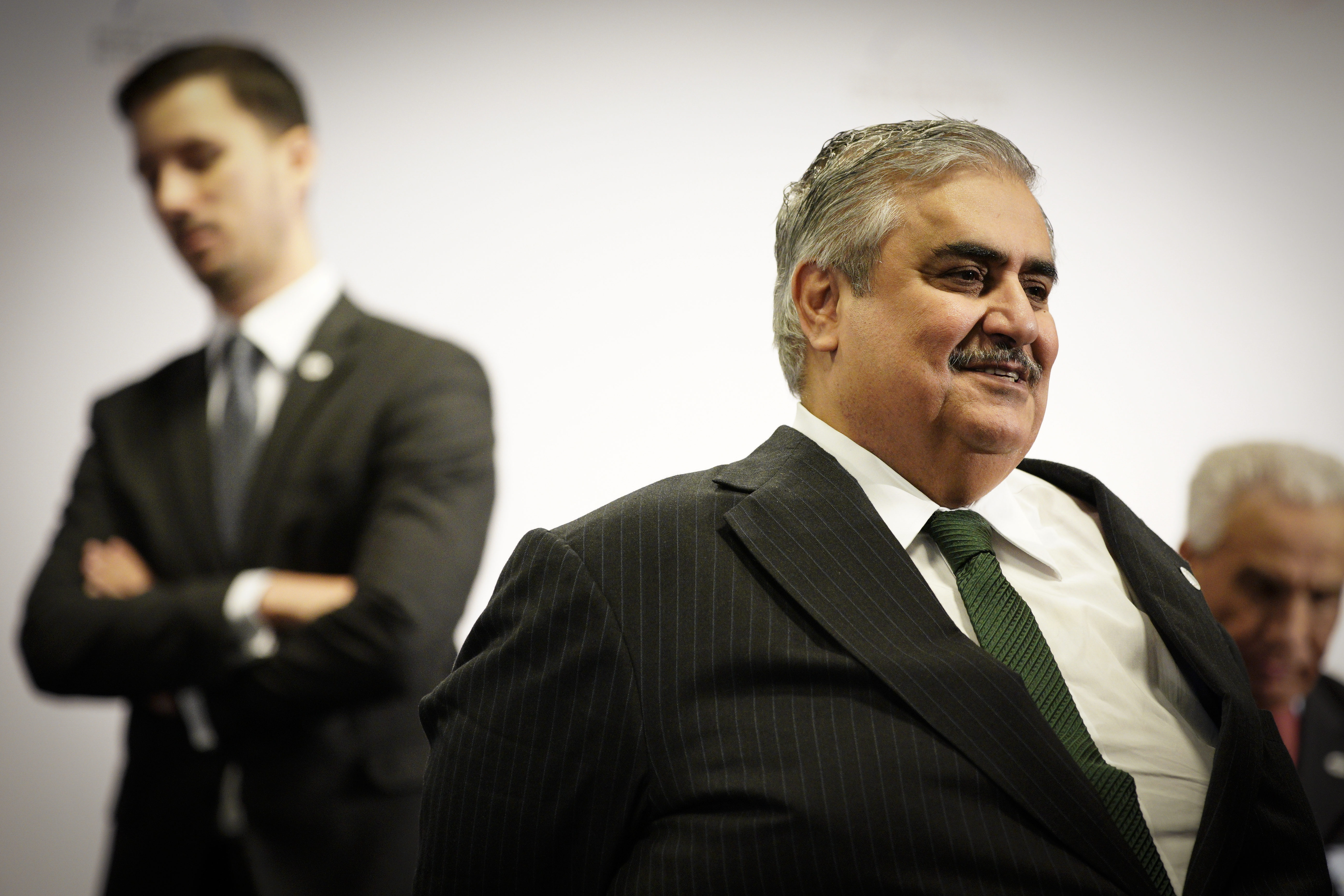 2019年2月14日，波蘭華沙，準備翌日參加中東會議的巴林外長卡利法與以色列總理納坦亞胡會面。卡利法聲稱納坦亞胡在會談中提及「對伊朗開戰」，以色列官方事後聲稱是納坦亞胡說法被誤解。（東方IC）