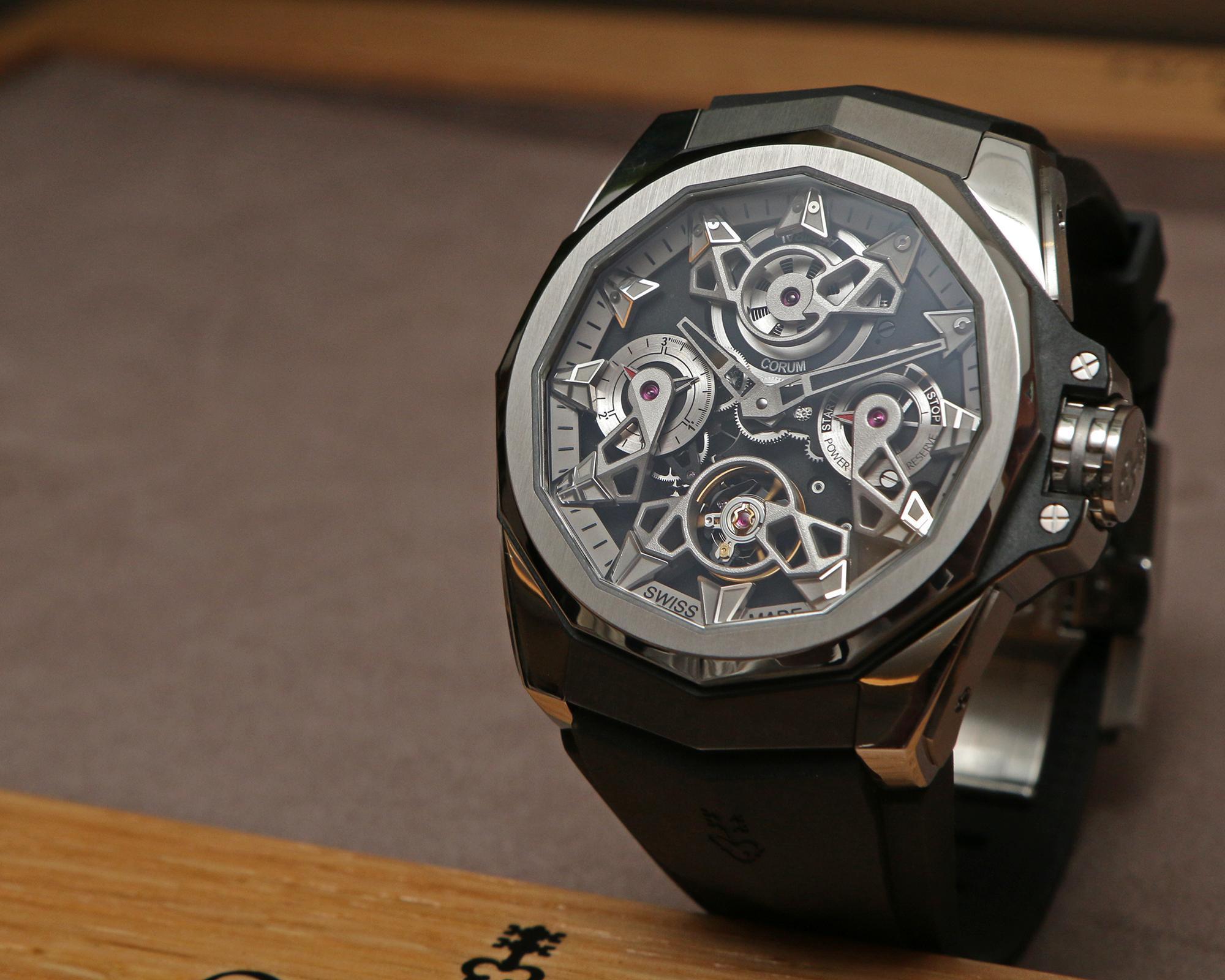 AC-One 45 Openworked 自動上鍊腕錶為45mm鈦金屬錶殼，裝載CO 297自動上鏈機芯，具備動力儲存顯示功能，防水100米，定價NT$ 1,028,000。