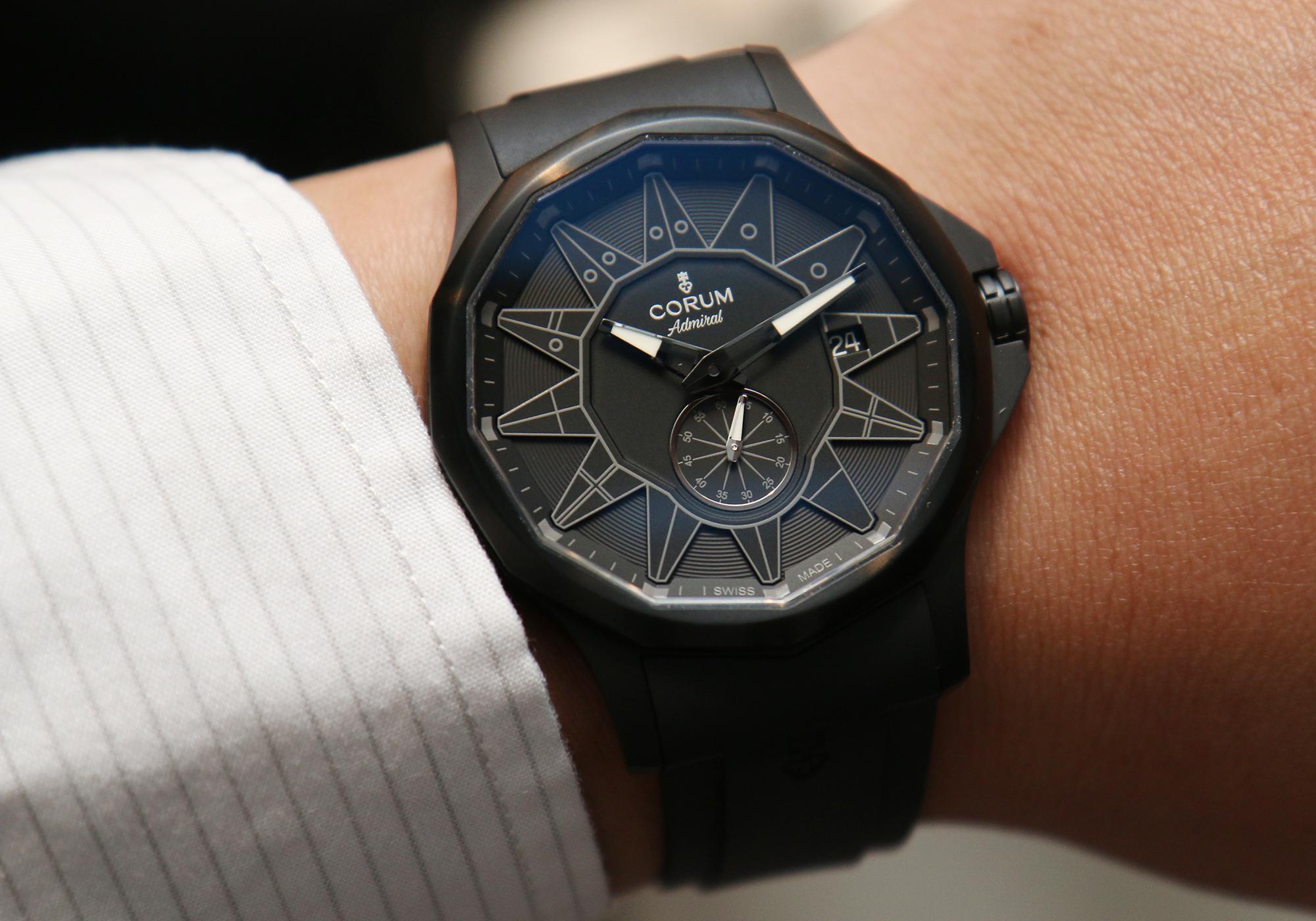Admiral 42全黑版，就連海事旗也以灰色來呈現。限量100只，定價185,000。