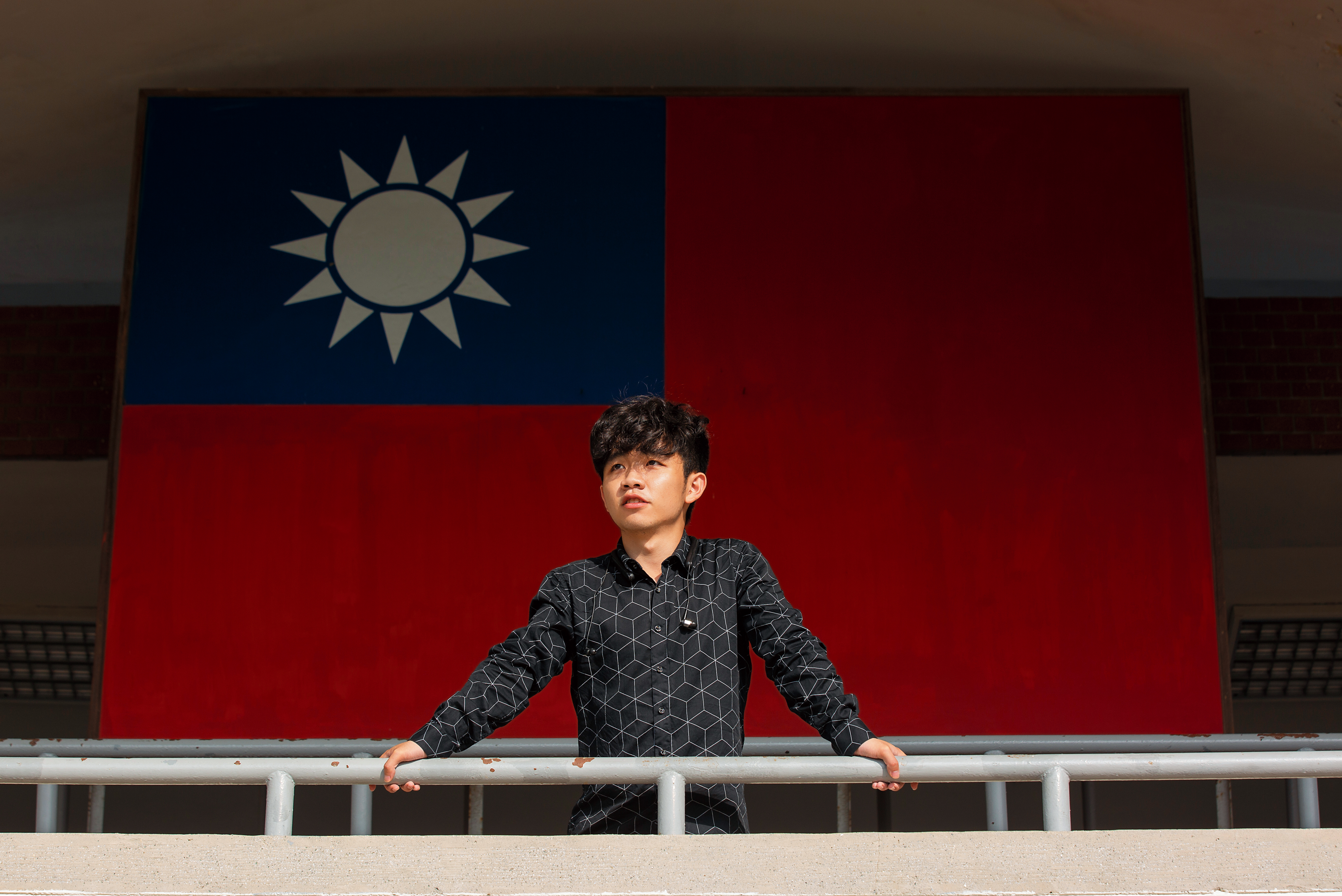 網友質疑李家寶口音不像山東人，別有用心。他說，因為中學最好的朋友是南方人，學他們的口音，學著學著就改不回來了。