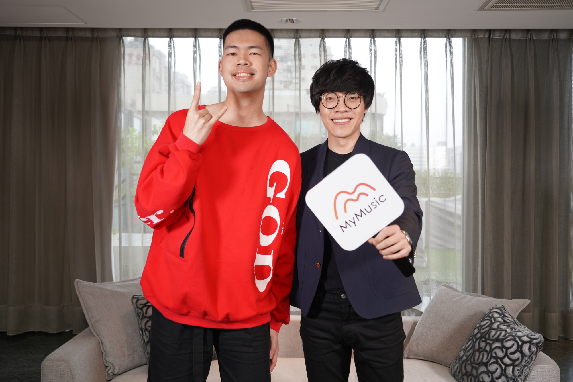 陳大天訪問盧廣仲，問出吻戲下的往事。（Mymusic提供）