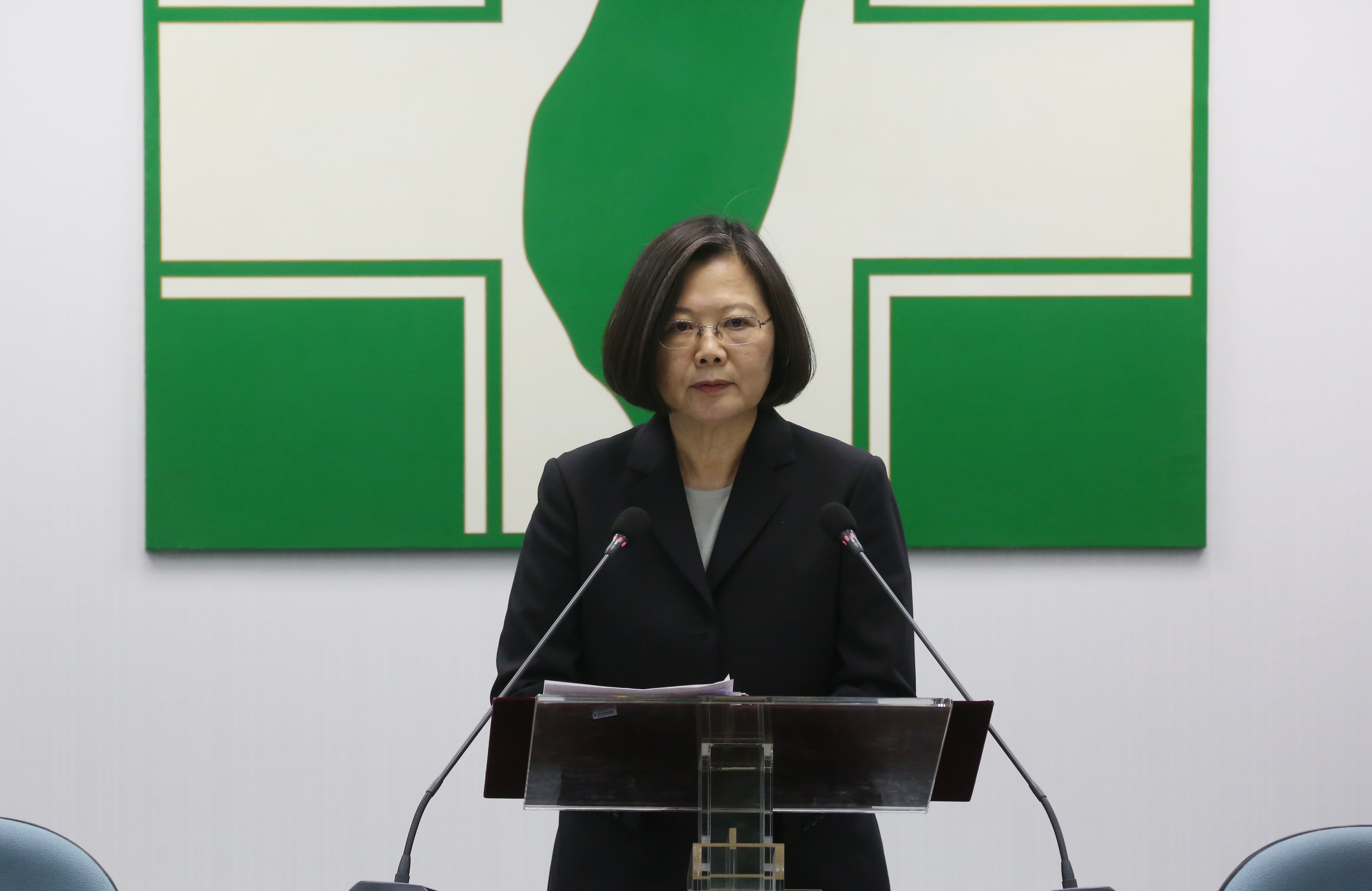 有媒體報導，總統蔡英文面對賴清德強硬態度，不排除考慮退黨參選，但此一說法遭總統府打臉，並表示沒有人可以當總統的代言人。