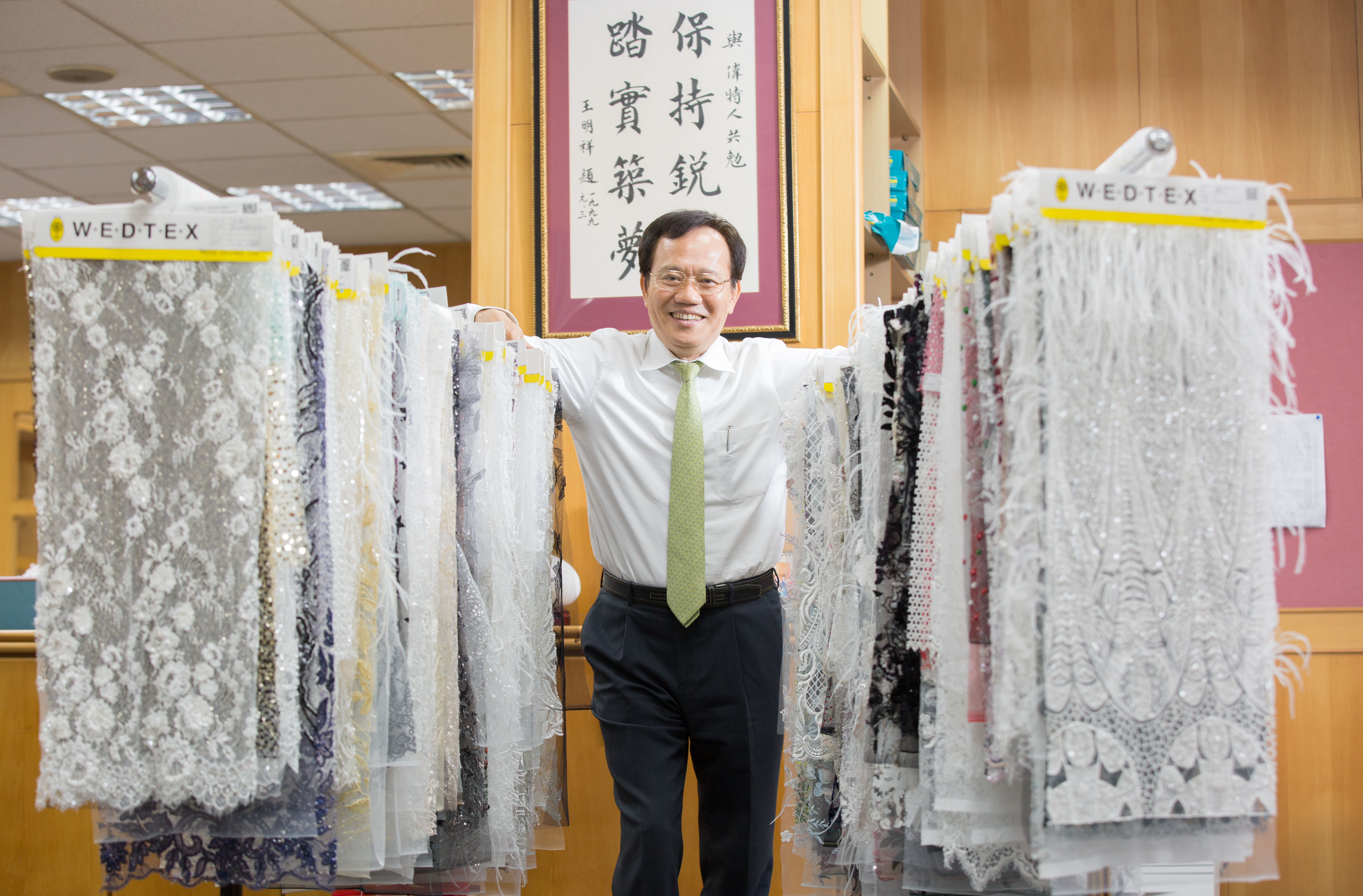 王明祥將自己的座右銘「保持銳氣,踏實築夢」懸掛在辦公室內,鼓勵員工踏實完成心中的美夢。