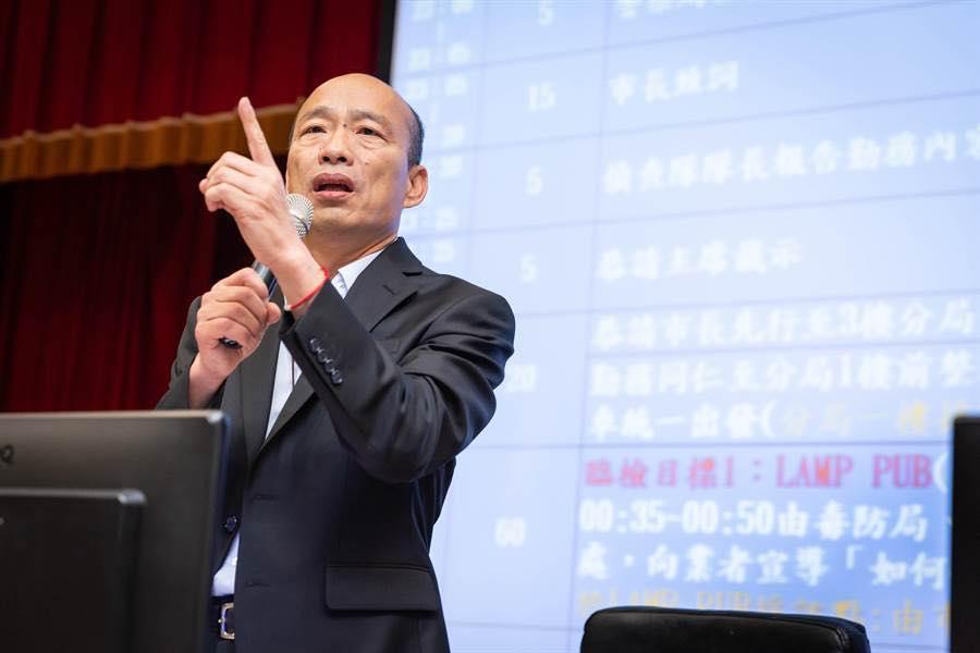 民運人士王丹質疑韓國瑜並未接到哈佛大學邀請演講,韓國瑜今(10日)回應反擊,批評王丹是「綠軍的打手」。(翻攝自韓國瑜粉專)