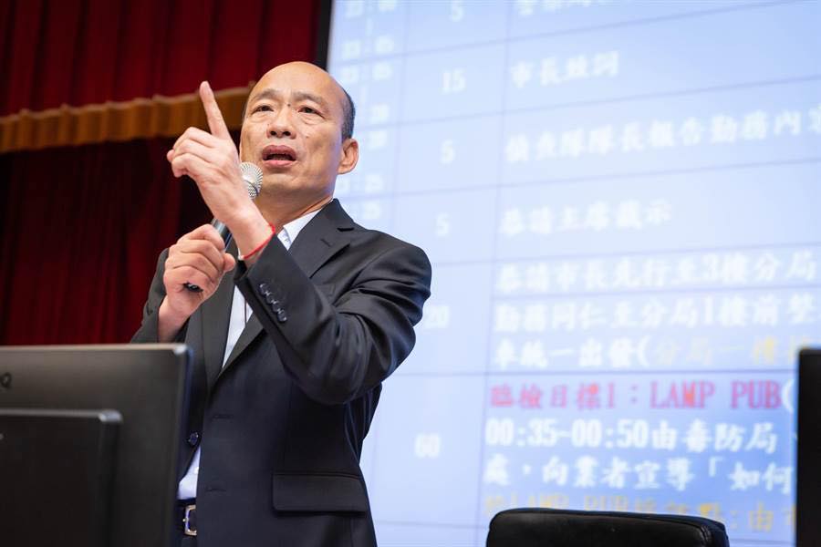 民運人士王丹質疑韓國瑜並未接到哈佛大學邀請演講,韓國瑜今(10日)回應反擊,批評王丹是「綠軍的打手」。(翻攝自韓國瑜粉專)