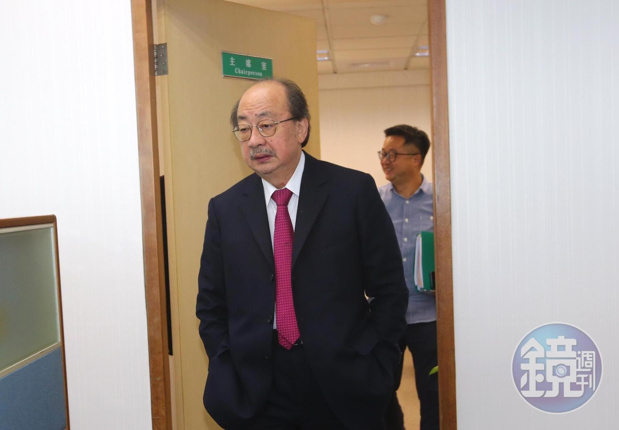 民進黨團總召柯建銘和民進黨祕書長羅文嘉會前到卓榮泰辦公室密商。
