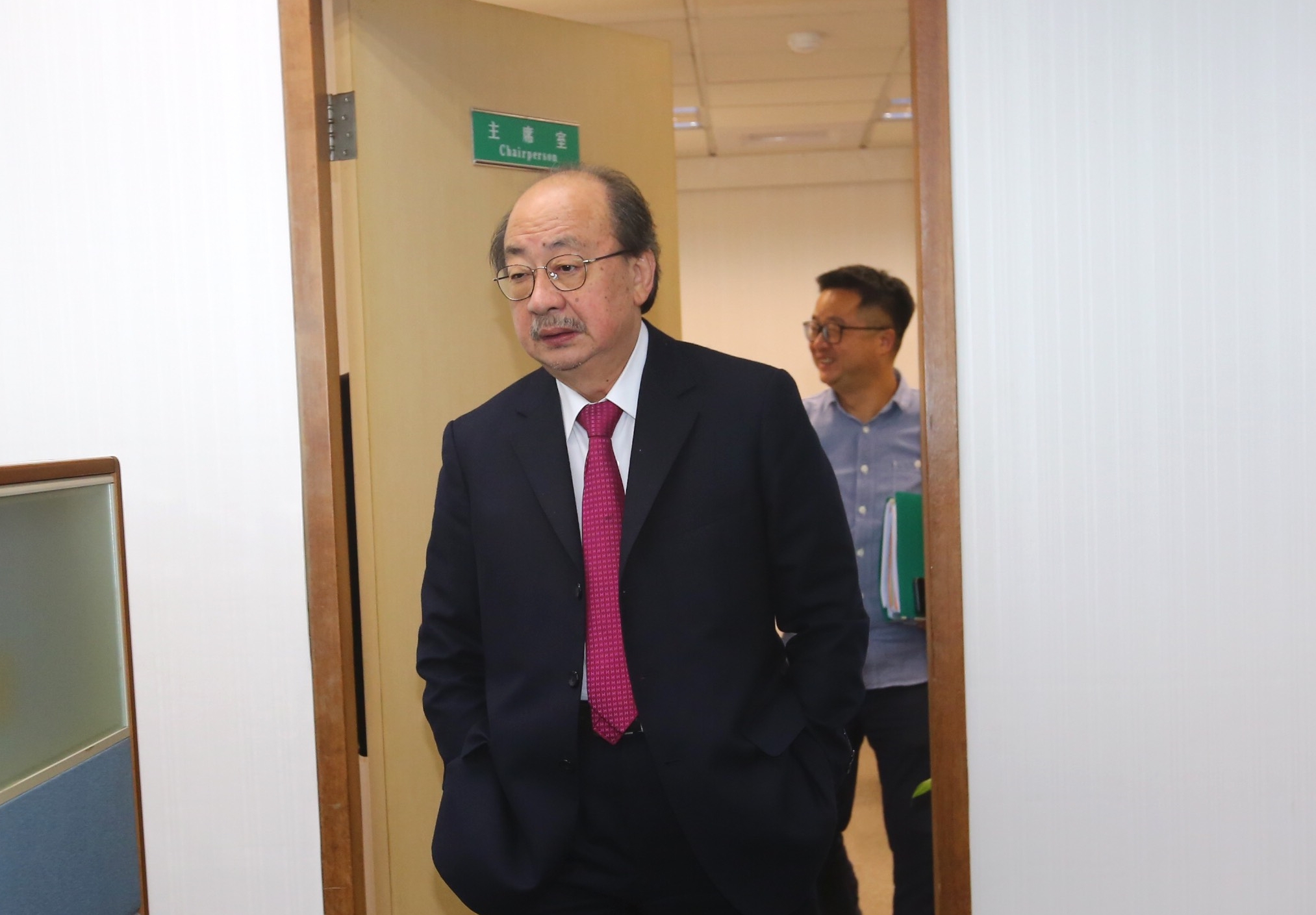 民進黨團總召柯建銘和民進黨祕書長羅文嘉會前到卓榮泰辦公室密商。