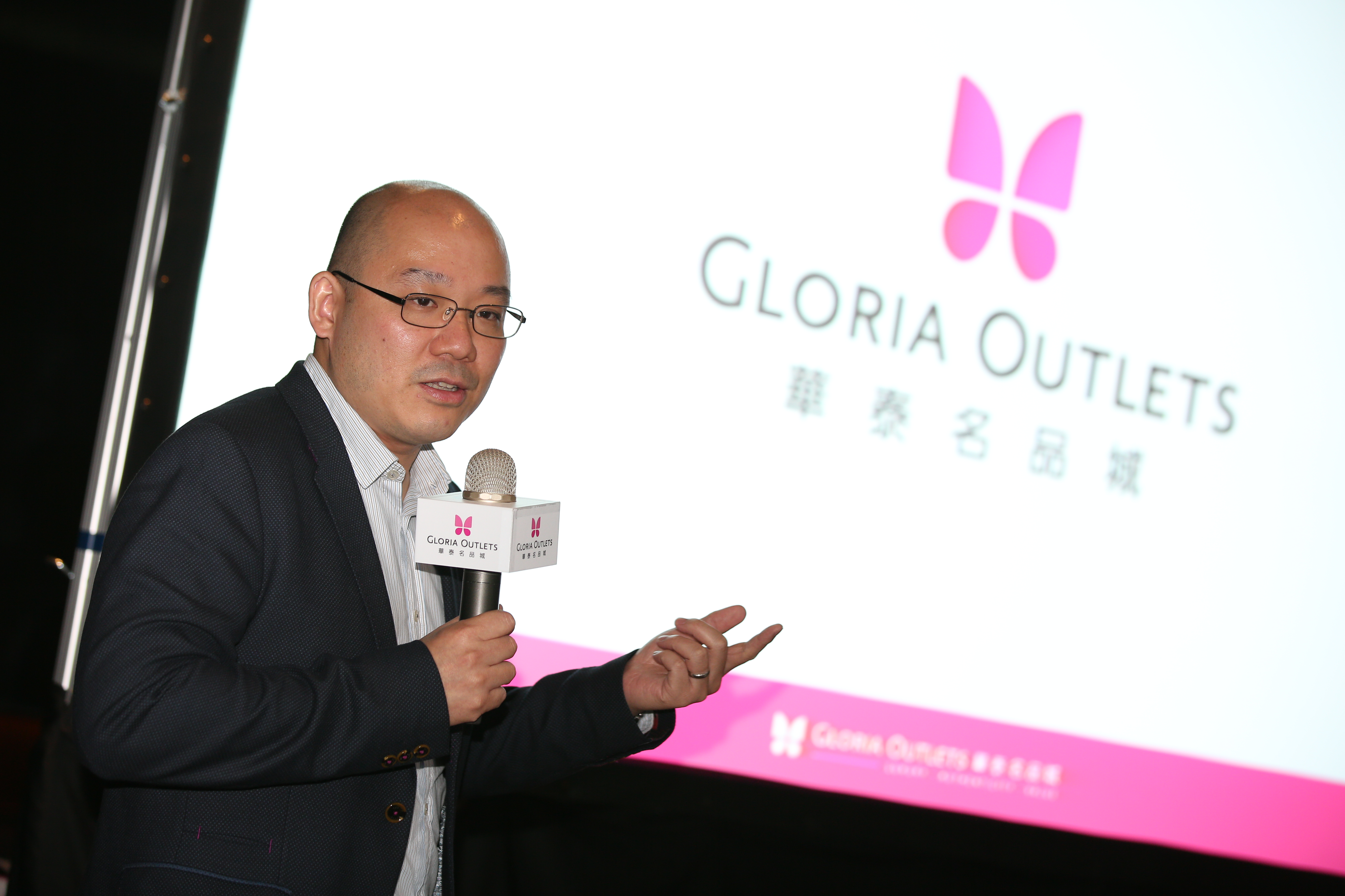 華泰名品城全區開幕將於5月8日亮相，陳炯福說，希望3年內業績可達百億。