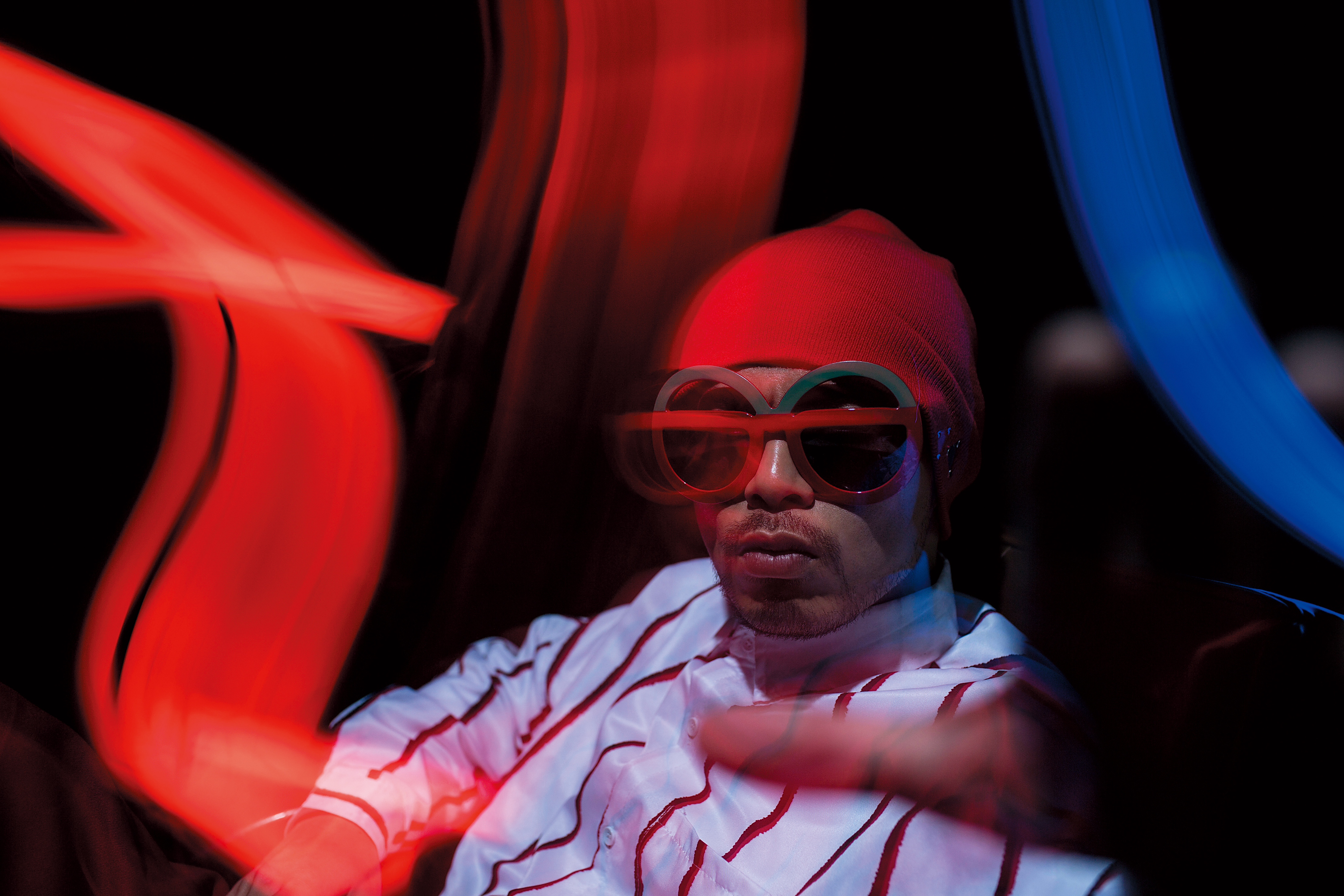 黃明志經常戴墨鏡示人,除了造型,也往往是因為太累、眼睛無神,但大家都看不出來呀!