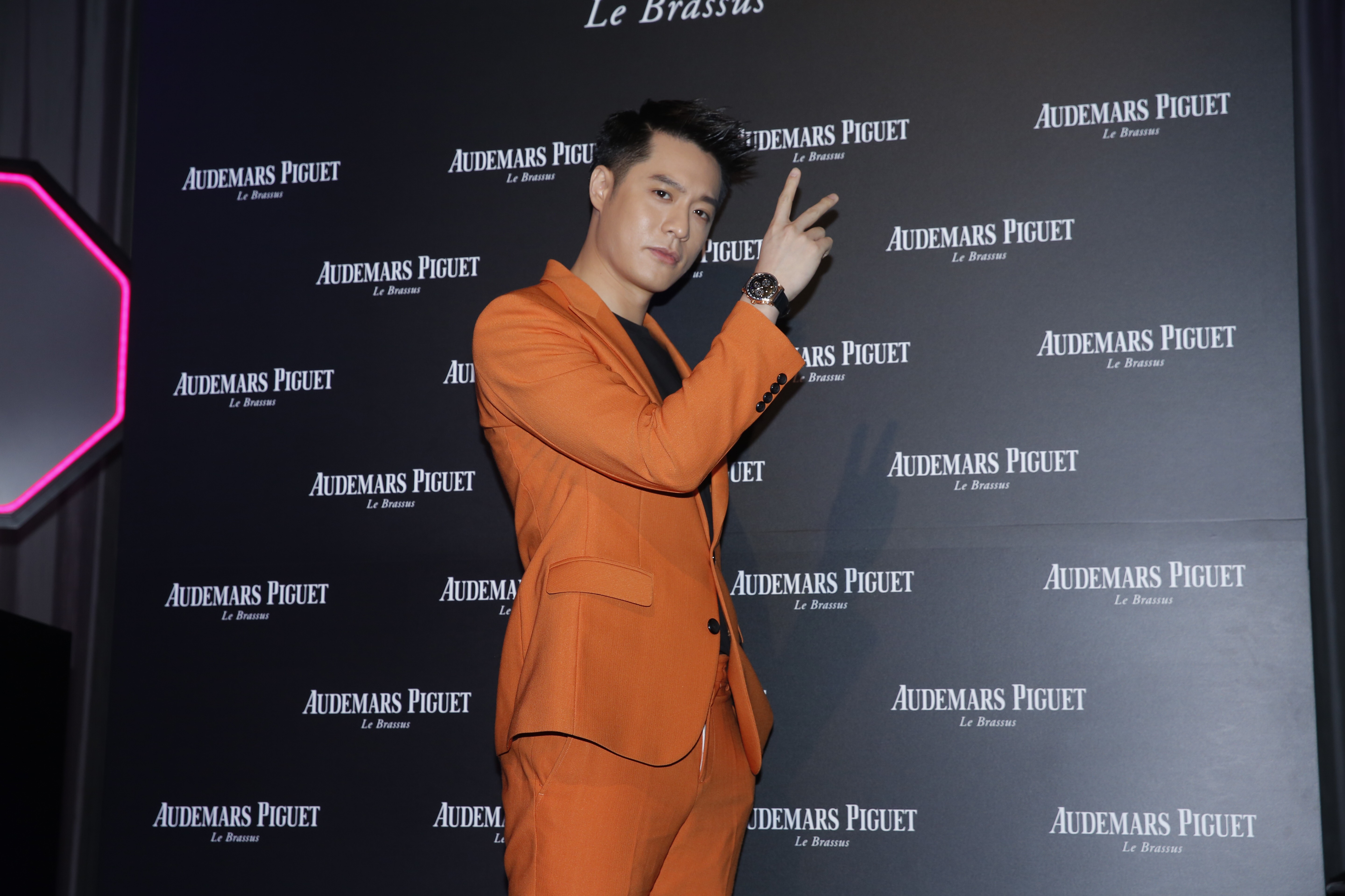 周湯豪許久未推新作品，近期已積極趕工，希望在新作在暑假推出。