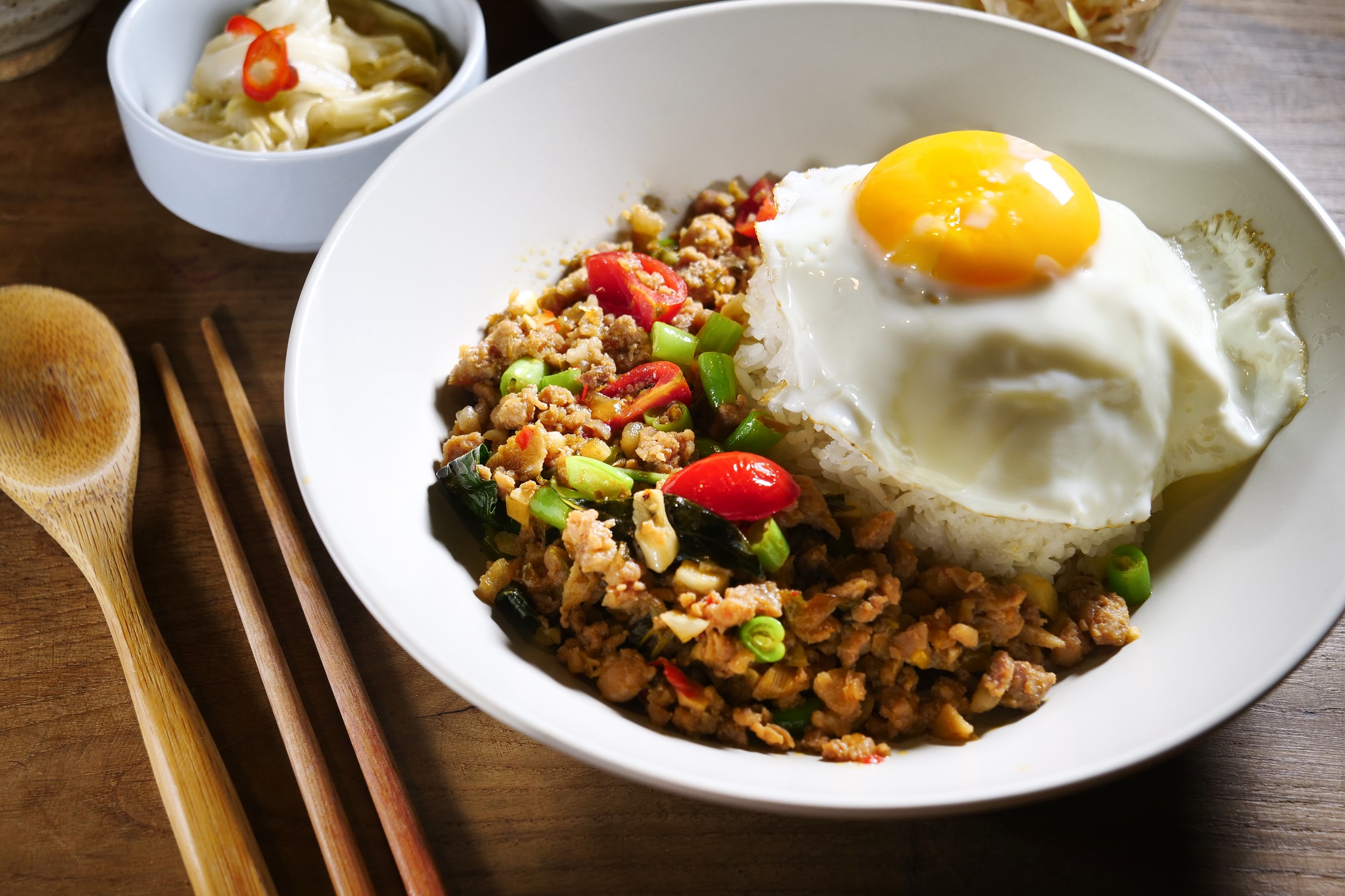 Kokoni Green香辣又開胃的「打拋豬」定食。（280元／套）