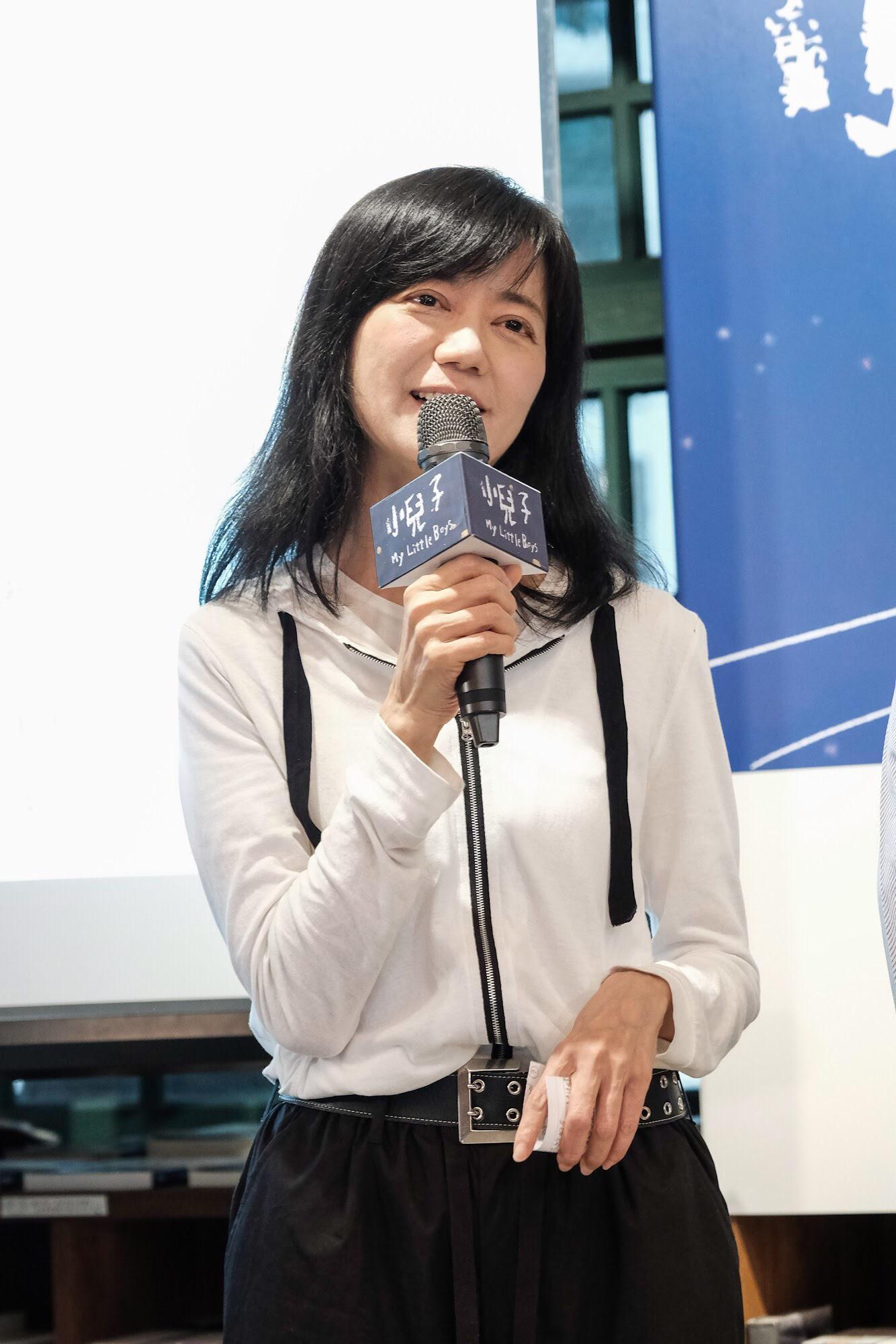 蘇麗媚提到自己的媒體經營者轉換身分創業,從管理2,000人,到管2個兒子,曾遇到很大挫折「孩子怎麼都講不聽呢」?(夢田文創提供)